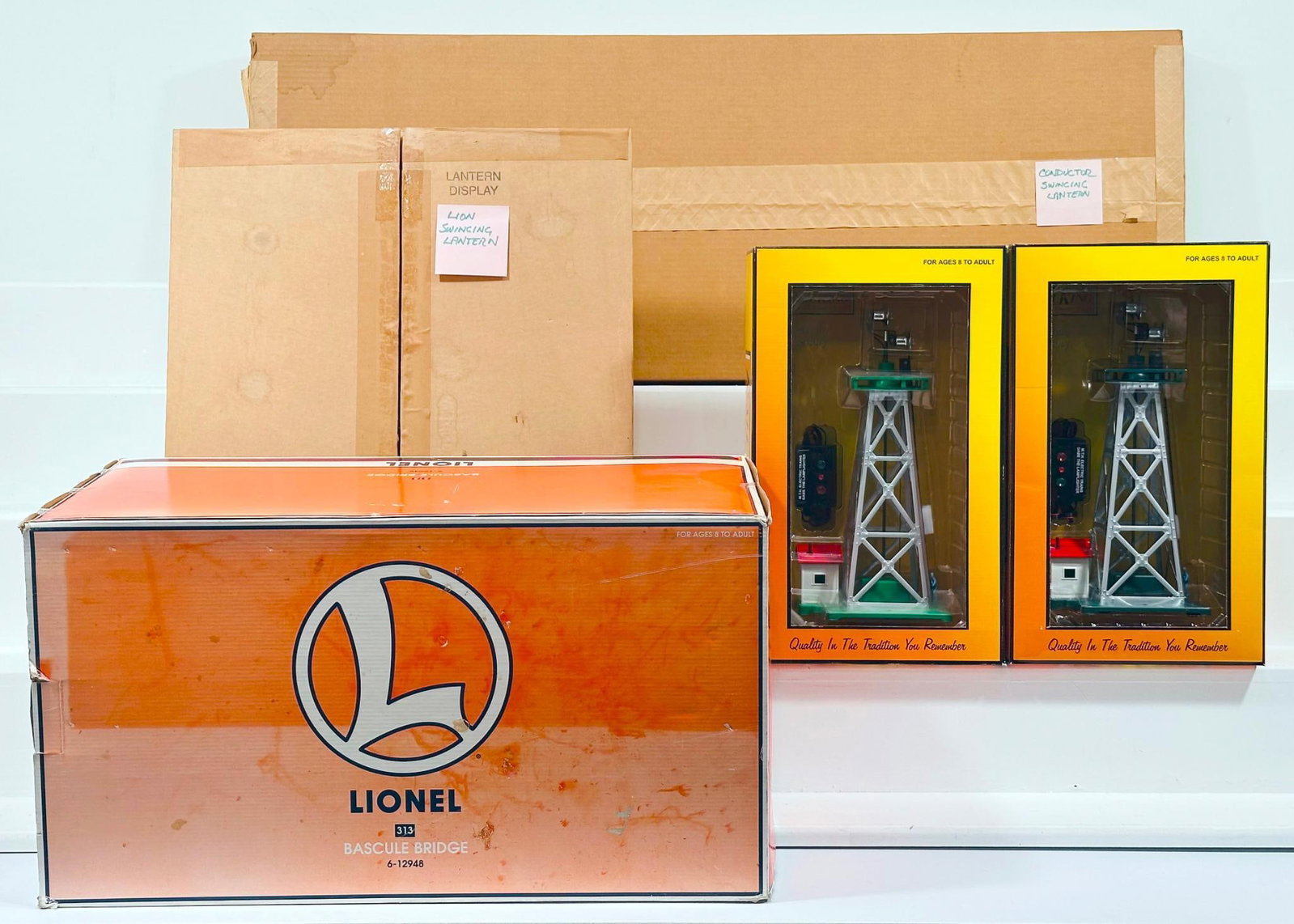 Lionel Modern O Gauge 313 Bascule Bridge and Lion Swinging Lantern/Conductor Swinging Lantern (1 of 7)