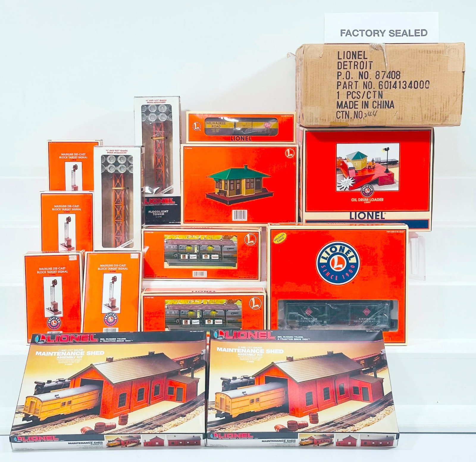 Lionel Modern O Gauge Assorted Accessories Boxed/Maintenance Shed Boxed X2/American Railway Car (1 of 10)