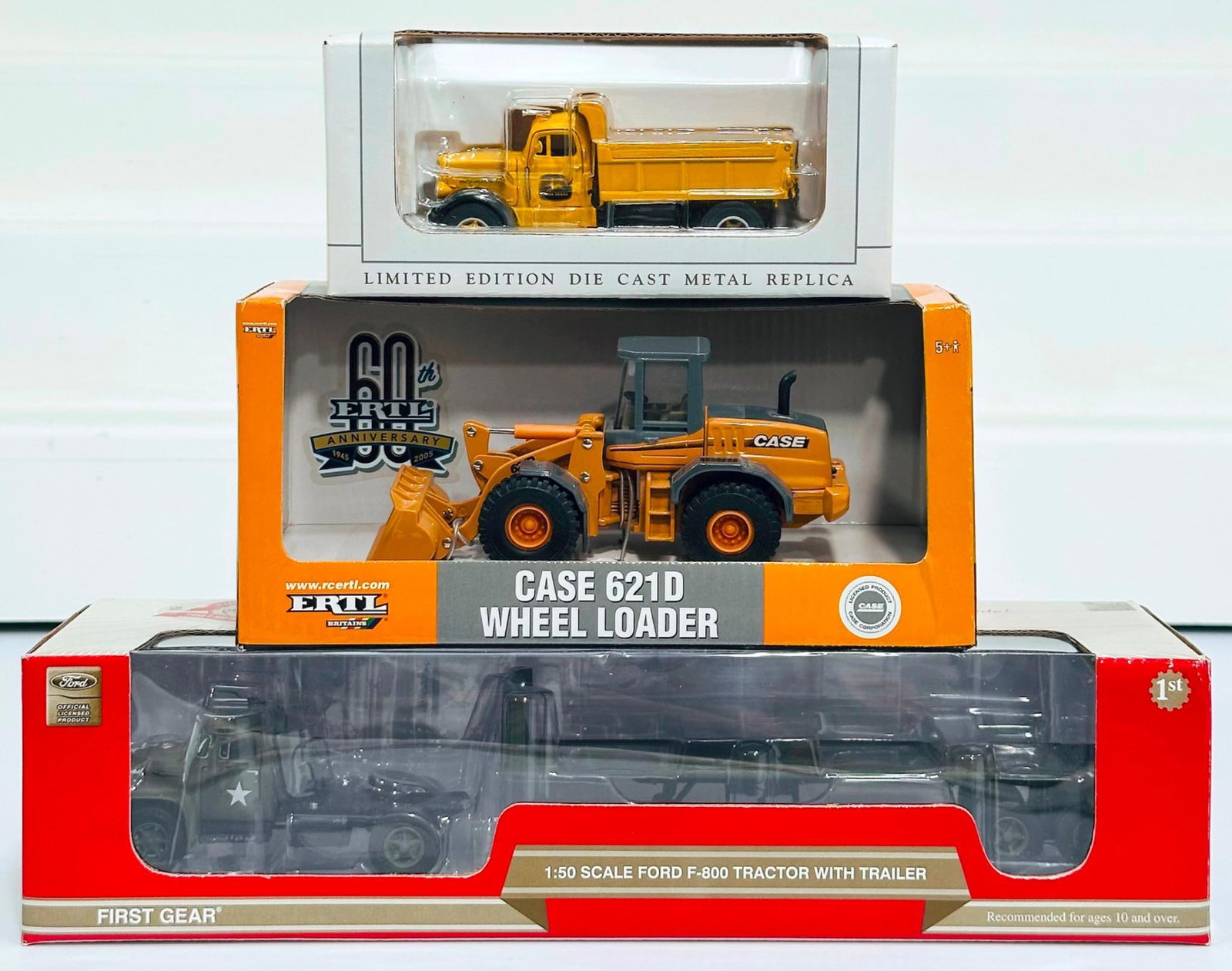 First Gear Modern 1:50 Scale Ford F800 Tractor with trailer/SpecCast Modern 1:50 Scale White Truck (1 of 7)