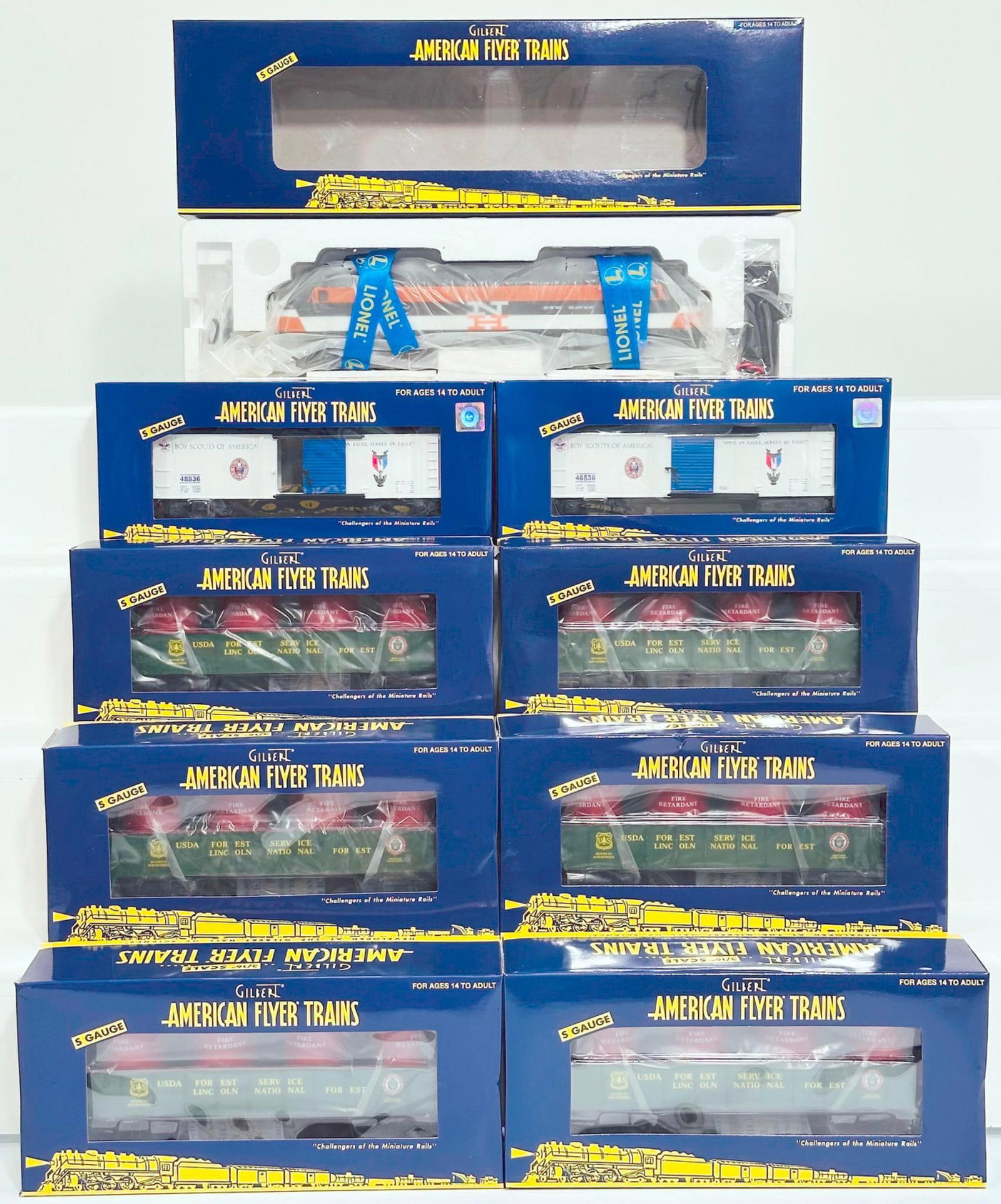 American Flyer Lionel Modern S Gauge New Haven EP - 5 Electric and Eight (8) Assorted Freight Cars (1 of 6)