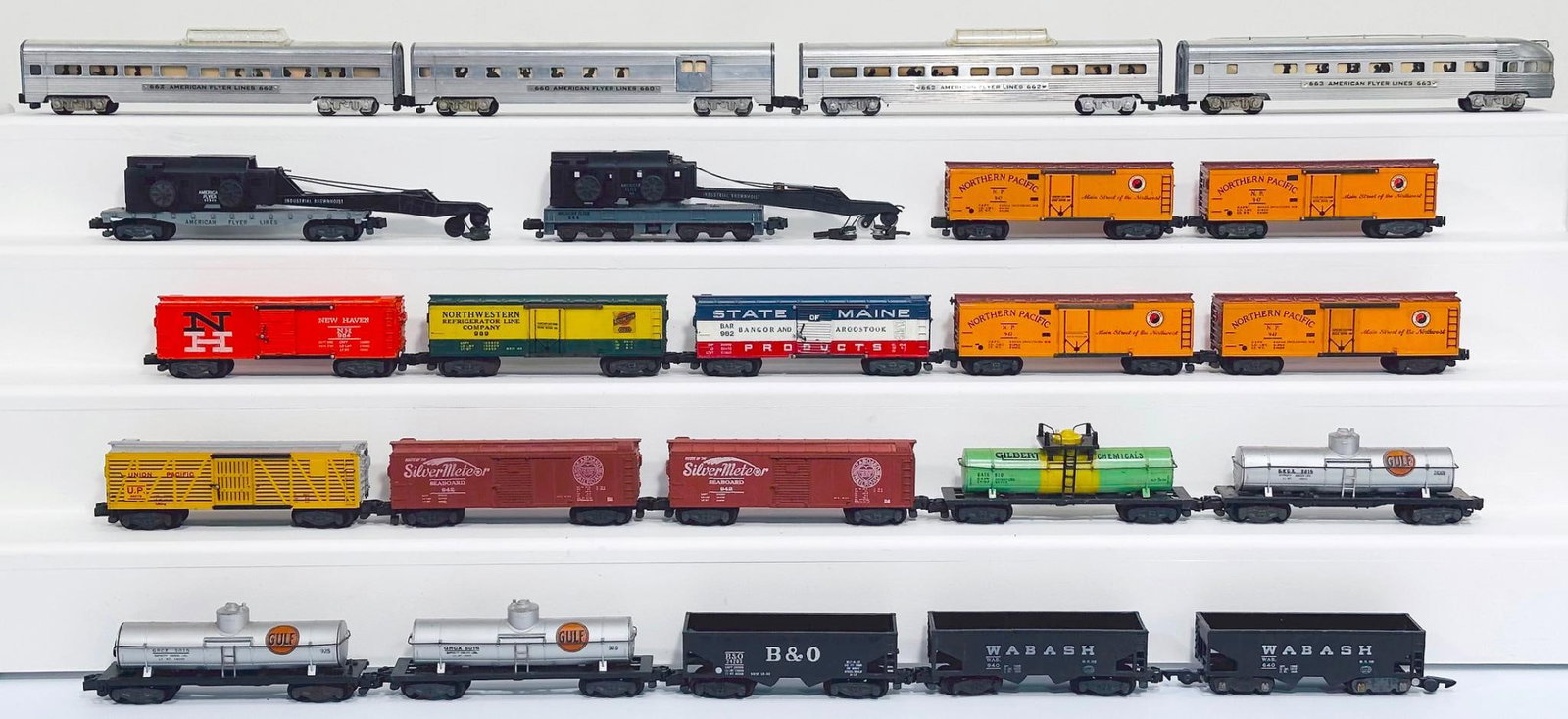 American Flyer Postwar S Gauge Four (4) Assorted Aluminum Passenger Cars and Nineteen (19) Assorted (1 of 8)