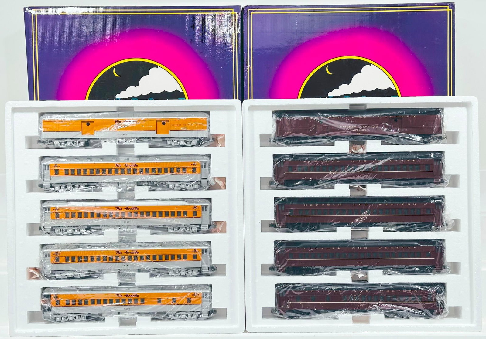 MTH Modern O Gauge Norfolk and Western Scale Madison Passenger Set and Denver Rio Grande Scale (1 of 5)