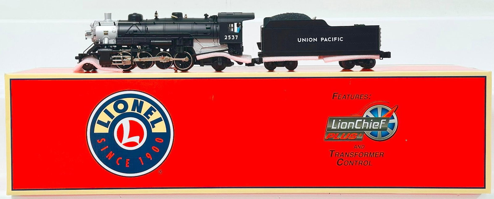 Lionel Modern O Gauge Union Pacific Mikado LionChief Plus Locomotive with Remote and Tender and (1 of 8)