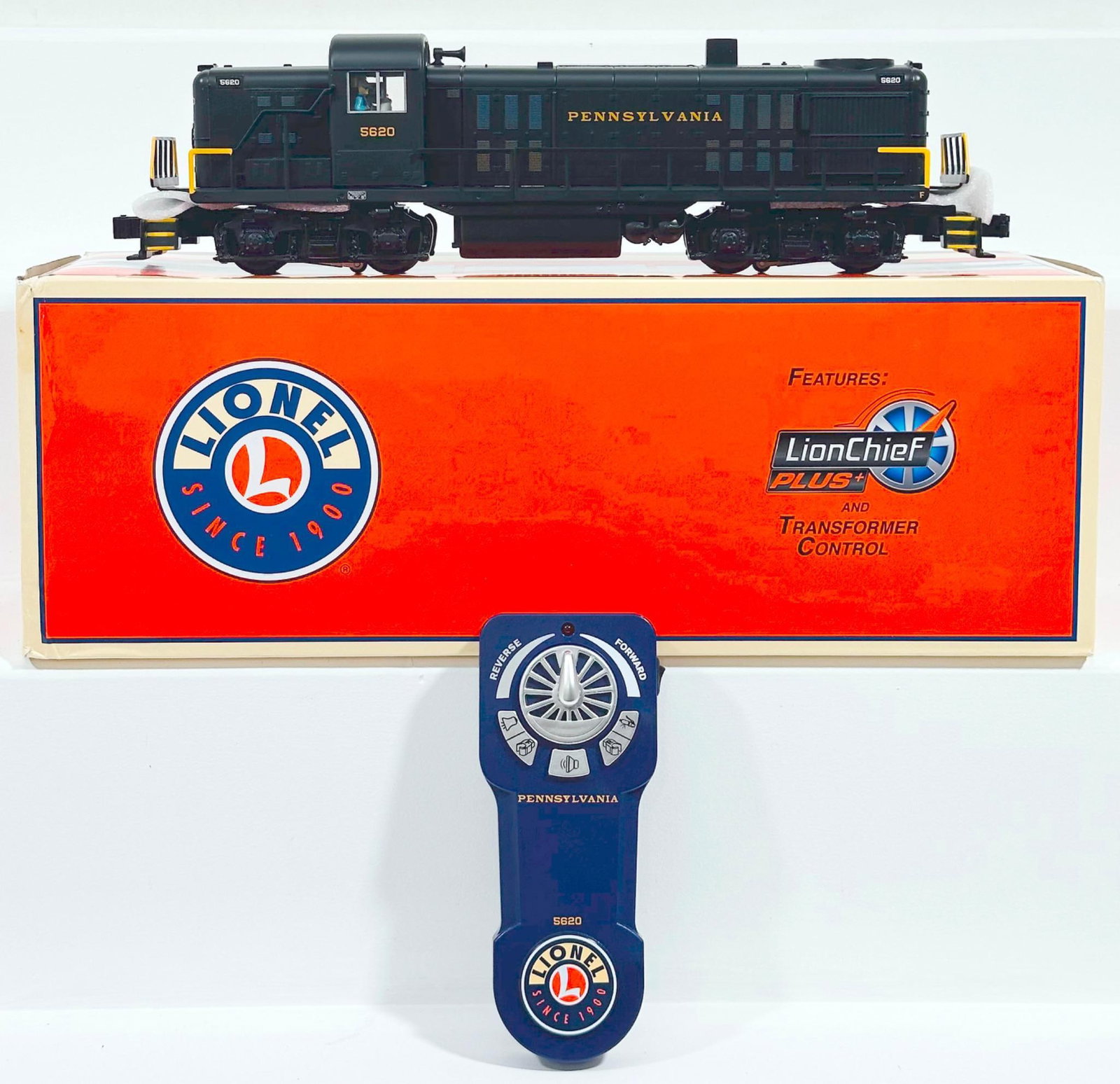 Lionel Modern O Gauge PRR LionChief Plus RS - 3 Switcher with Remote Control and Transformer Control (1 of 9)