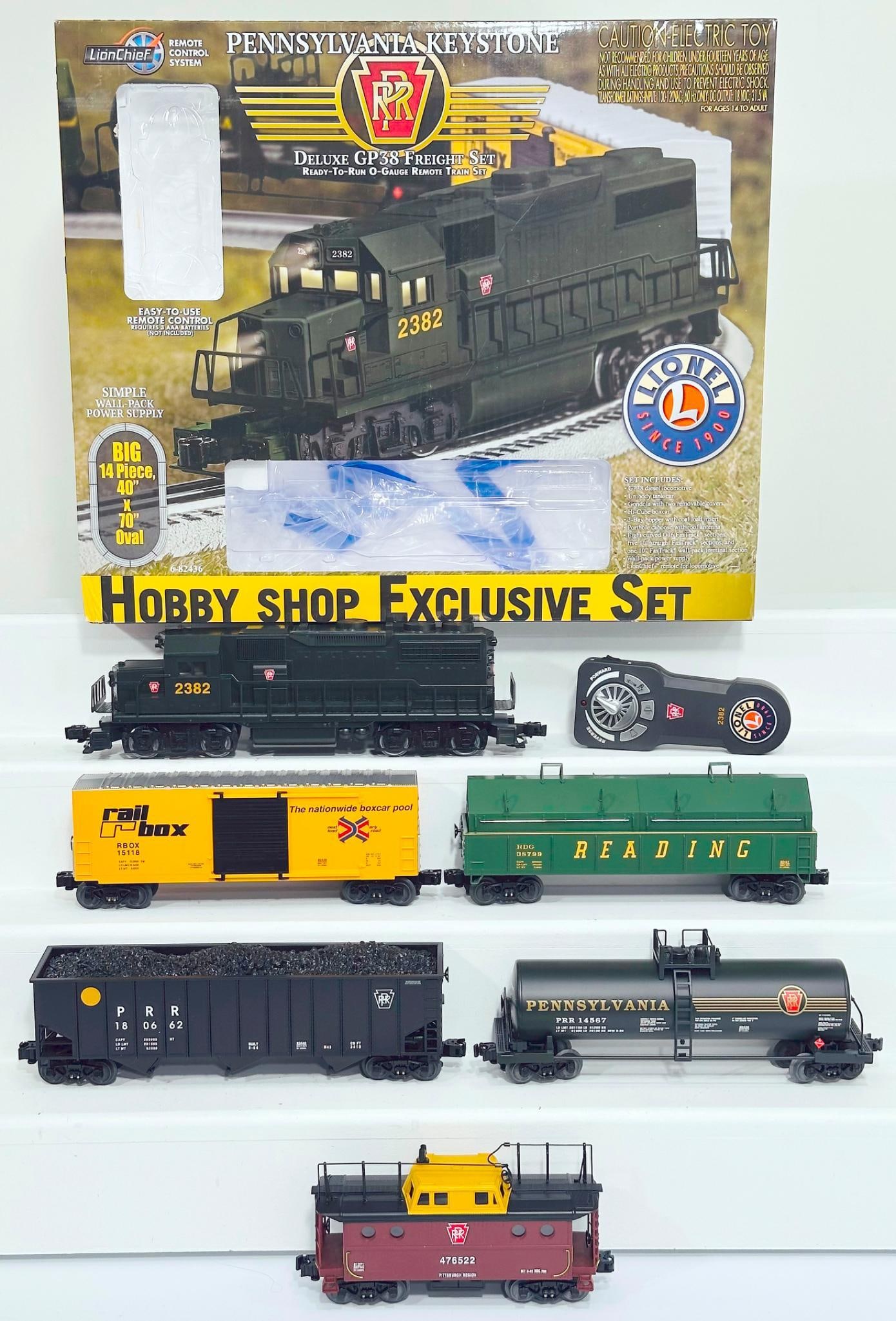 Lionel Modern O Gauge Pennsylvania Keystone Deluxe GP 38 Freight Set with LionChief Remote-Control (1 of 9)