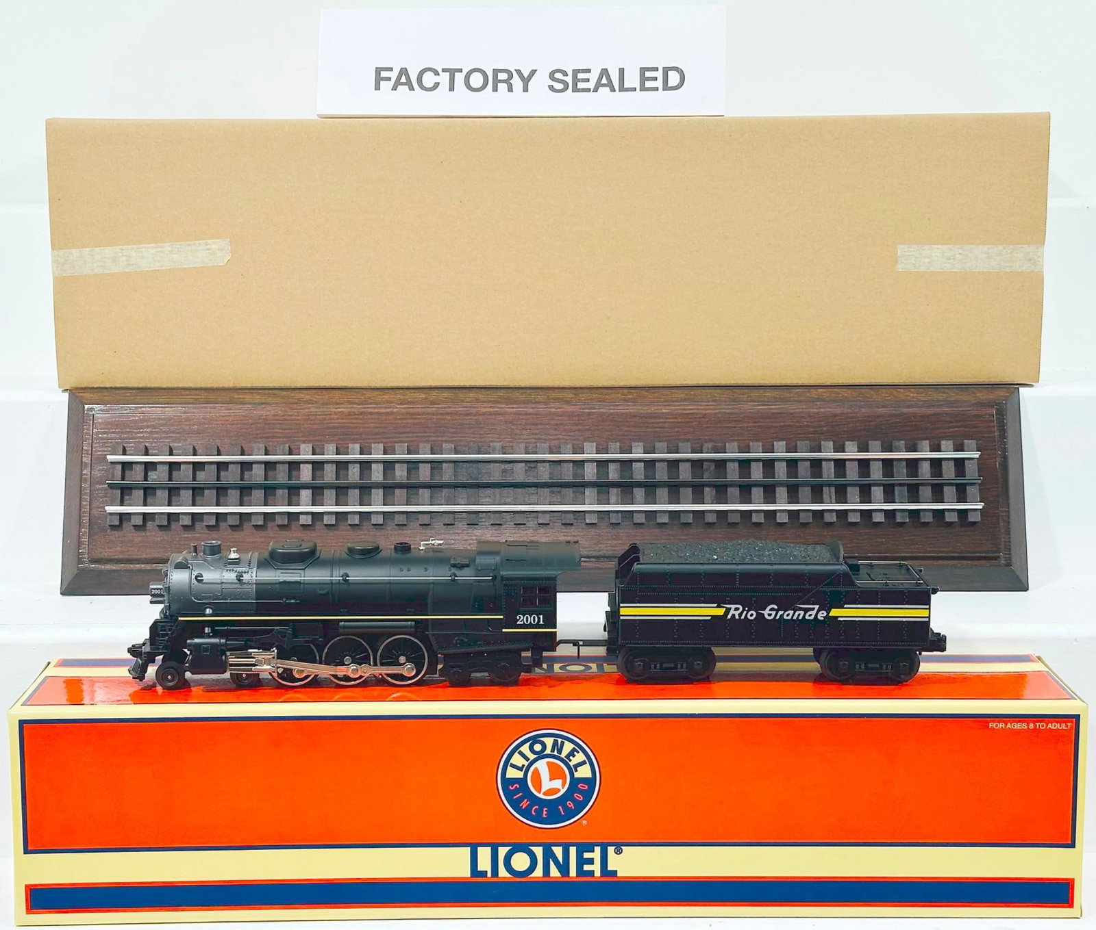 Lionel Modern O Gauge 4 - 6 - 40 Rio Grande Hudson JR Locomotive and Tender Boxed with Plexiglass (1 of 9)