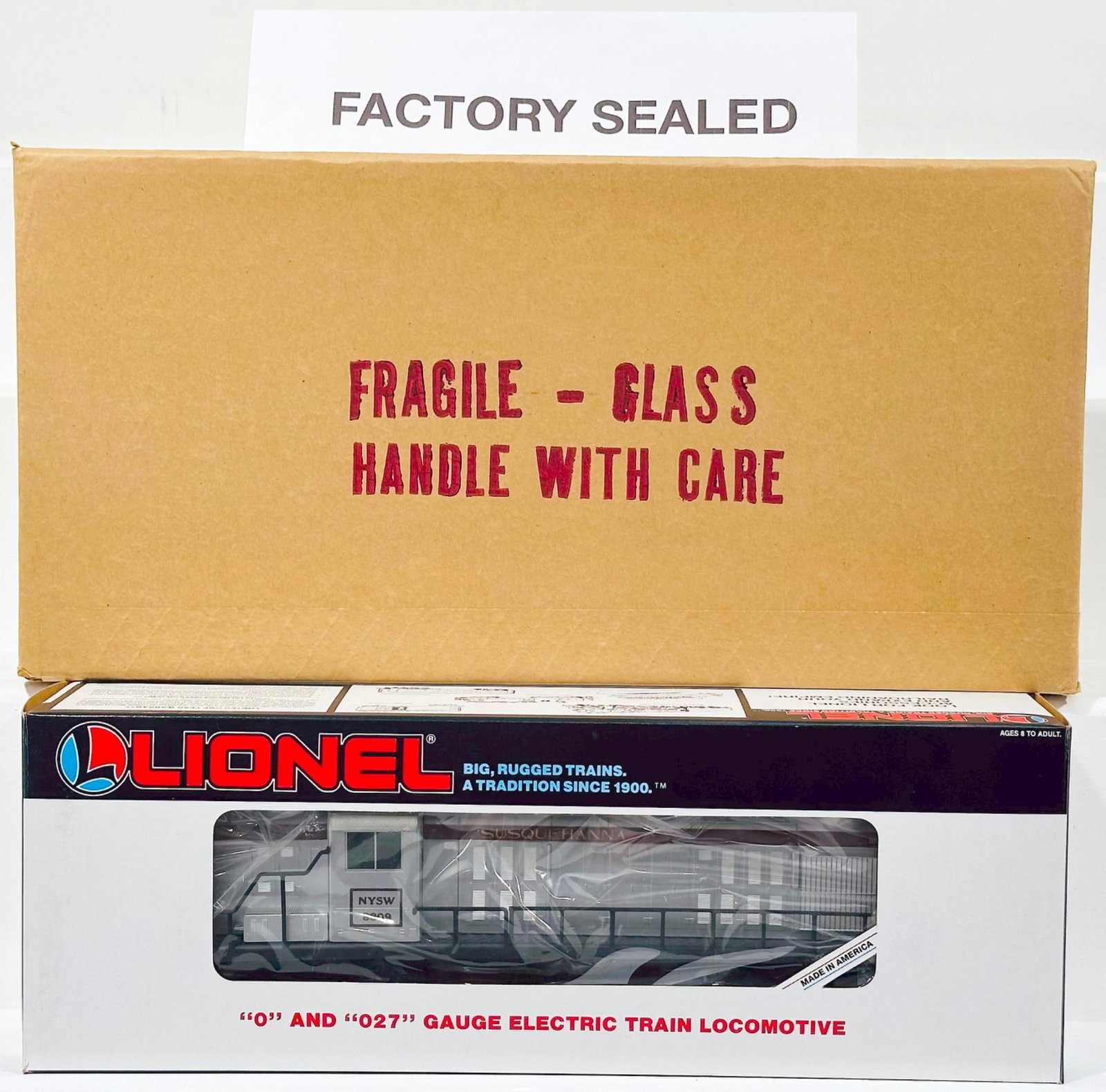 Lionel Modern O Gauge Susquehanna RS - 3 Diesel Switcher Boxed with Plexiglass Showcase: Lionel Modern O Gauge Susquehanna RS - 3 Diesel Switcher Boxed with Plexiglass Showcase, in C9 and with its original box. This Lot includes a plexiglass showcase with wood/track base.