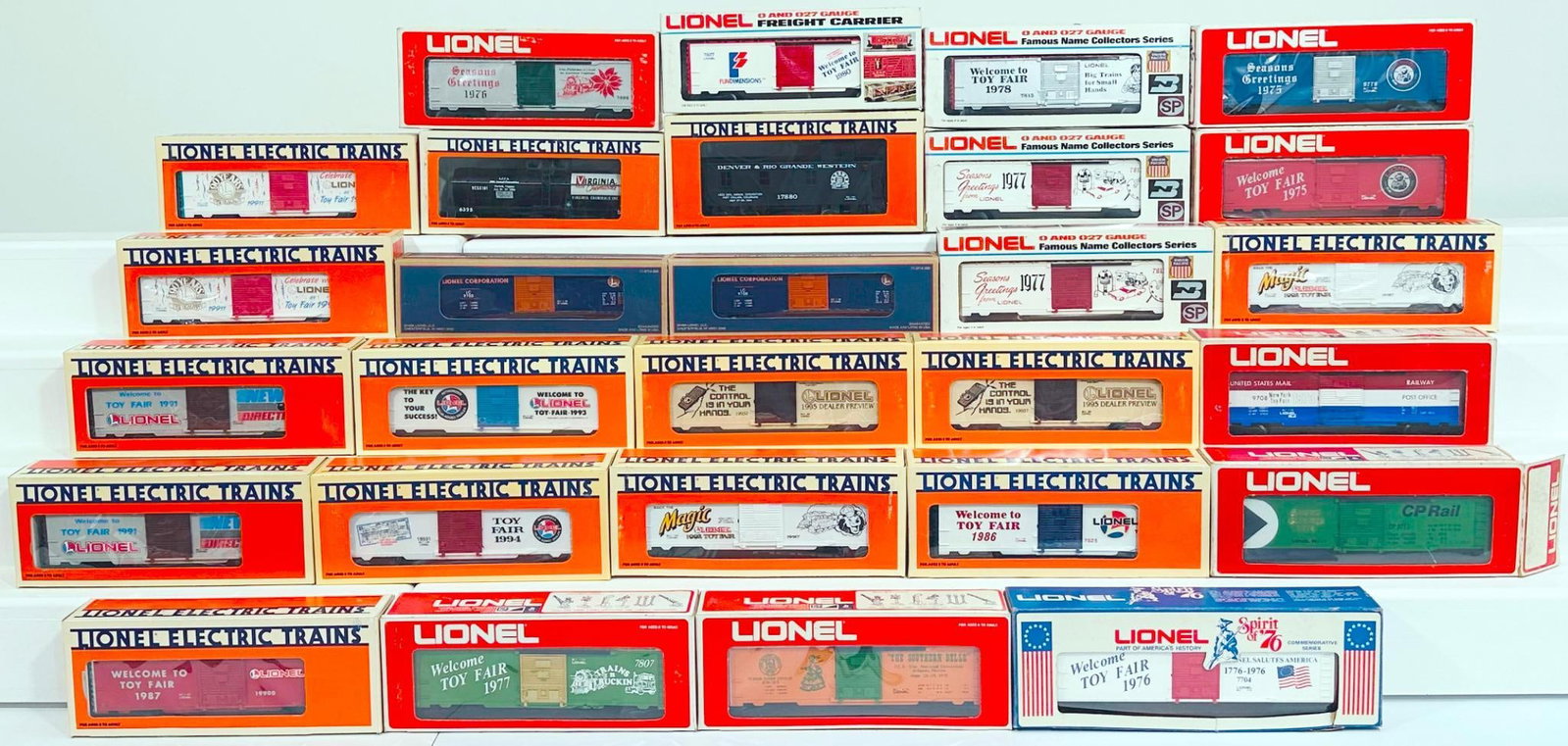 Lionel Modern O Gauge Twenty-eight (28) Assorted Freight Cars Boxed (1 of 10)