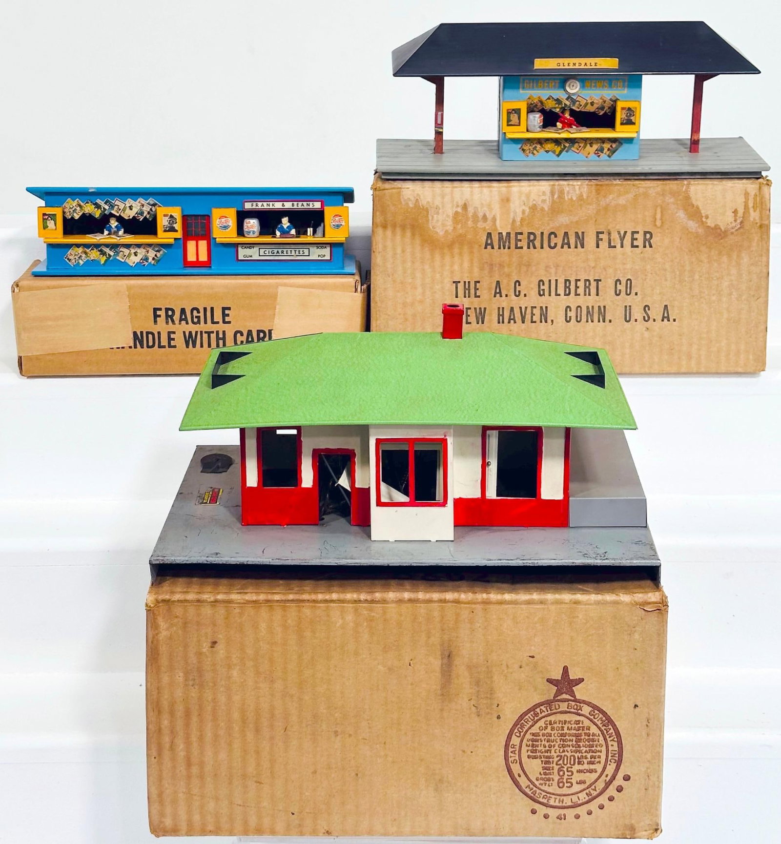 American Flyer Postwar S Gauge 597 Passenger Freight Station Boxed - 272 Glendale Station Platform -: American Flyer Postwar S Gauge 597 Passenger Freight Station Boxed - 272 Glendale Station Platform - 270 News and Frank Stand Boxed, each in C8 and each with its original box.