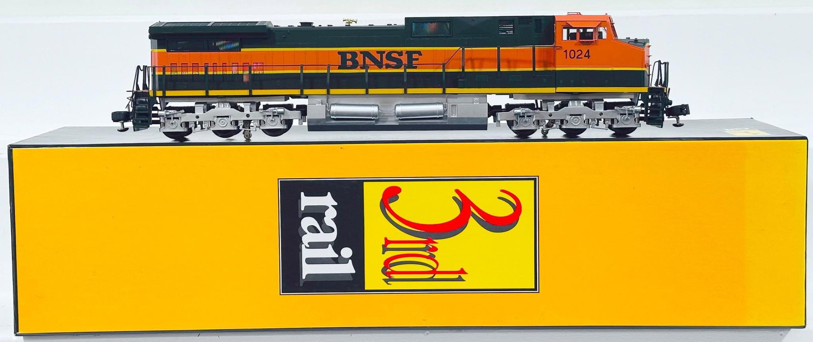 Sunset Models Modern O Gauge BNSF GE C44 - 9W Diesel Switcher Boxed (1 of 8)