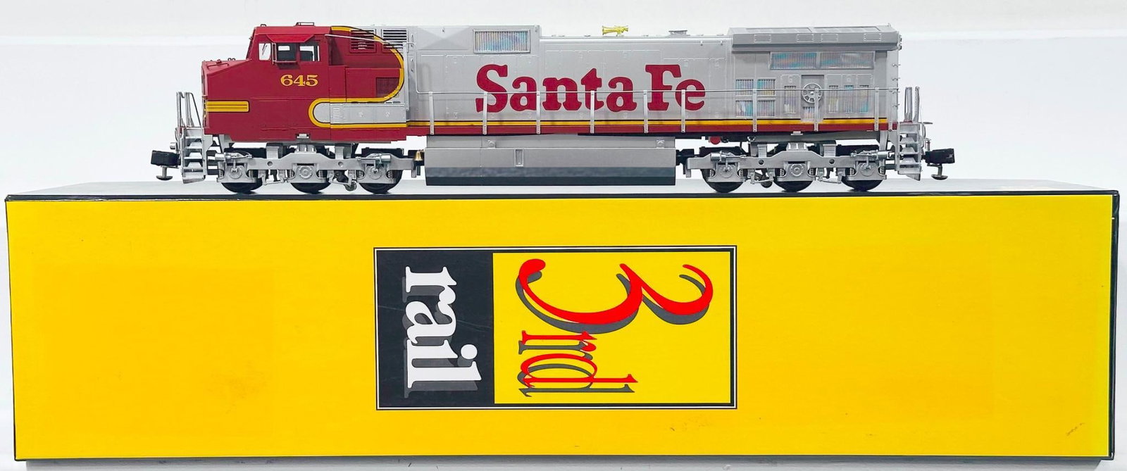 Sunset Models Modern O Gauge Santa Fe GE C44 - 9W Diesel Switcher Boxed: Sunset Models Modern O Gauge Santa Fe GE C44 - 9W Diesel Switcher Boxed, in C7 plus or better and with its original box.