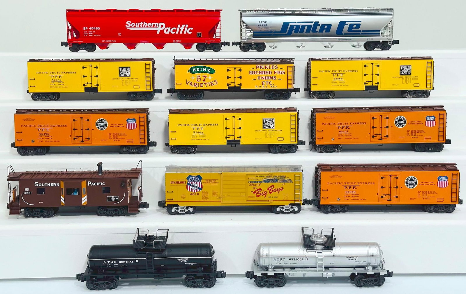 K-Line Modern O Gauge Thirteen (13) Assorted Freight Cars: K-Line Modern O Gauge Thirteen (13) Assorted Freight Cars, each in C7 plus or better.