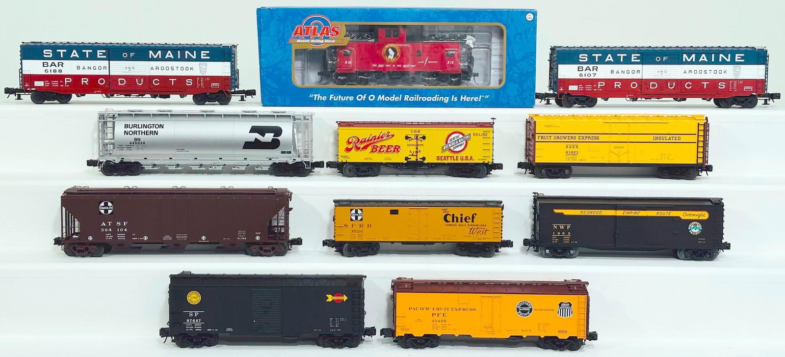 Atlas Modern O Gauge Ten (10) Assorted Freight Cars and Atlas Modern O Gauge Great Northern Railway (1 of 11)