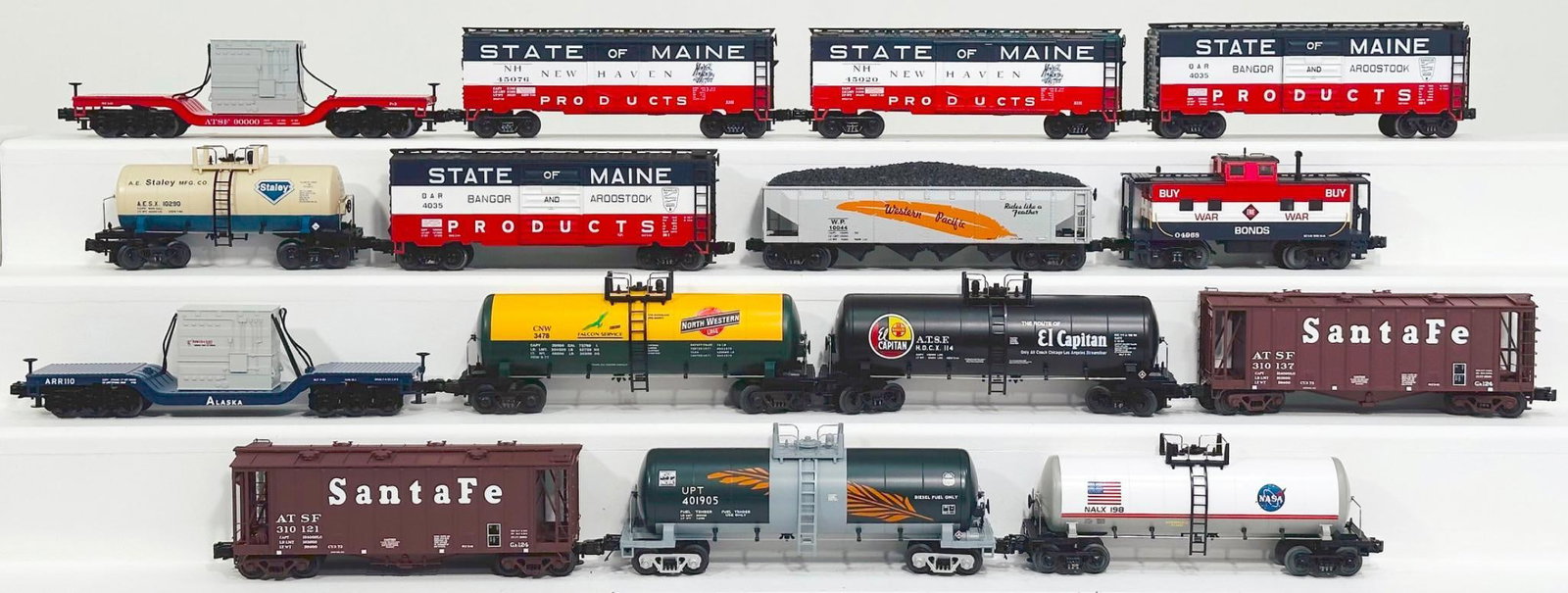 MTH Modern O Gauge Fifteen (15) Assorted Freight Cars (1 of 8)