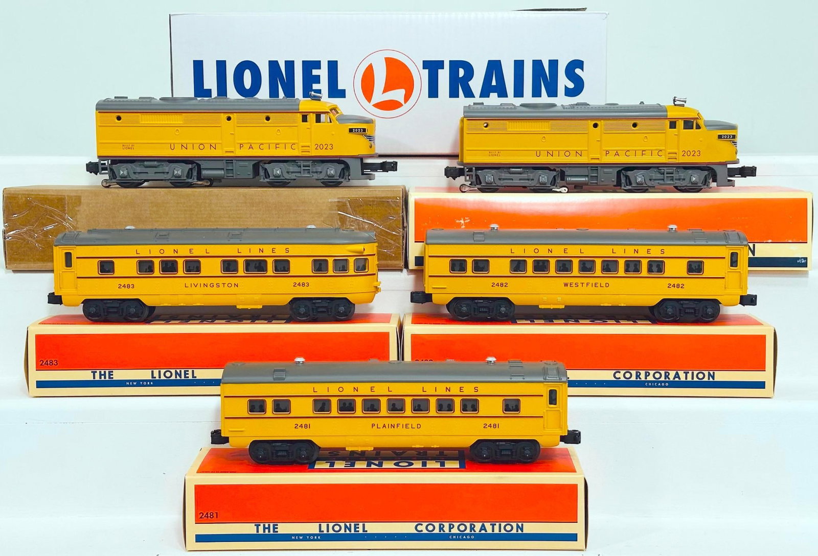 Lionel Modern O Gauge Outfit No. 1464W Boxed: Lionel Modern O Gauge Outfit No. 1464W Boxed, each in C9 and each with its own original box and includes Set Box.