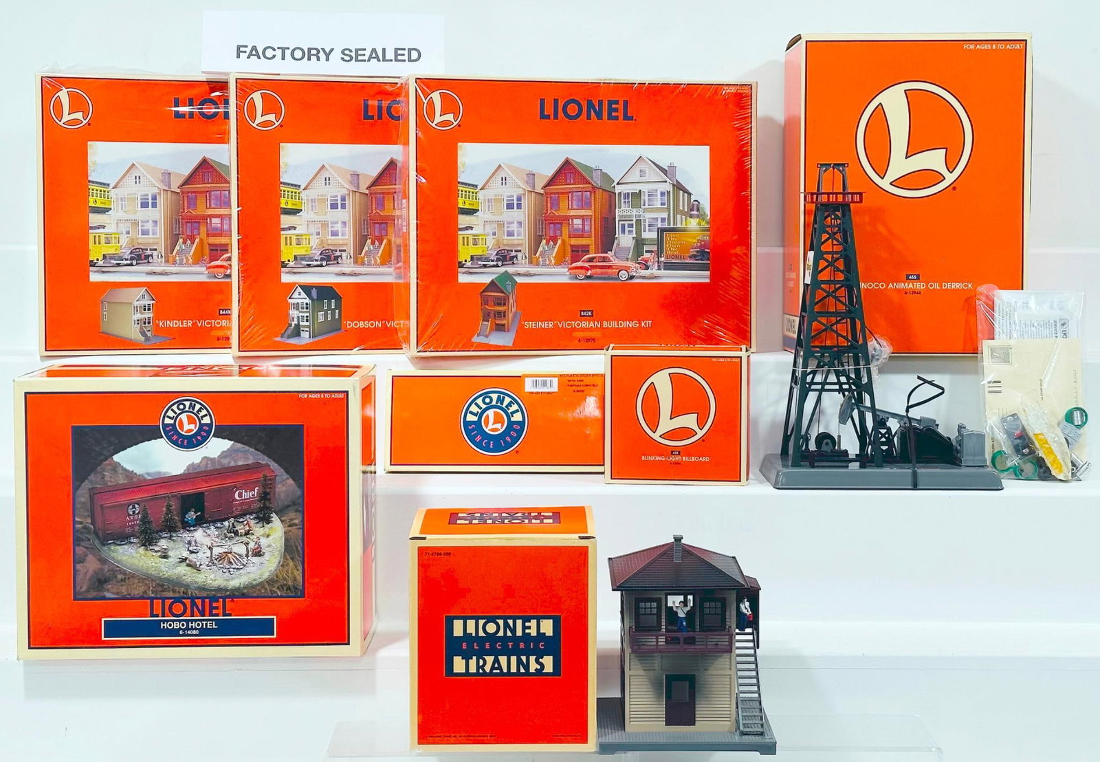 Lionel Modern O Gauge Eight (8) Assorted Accessories and Kits Boxed (1 of 6)