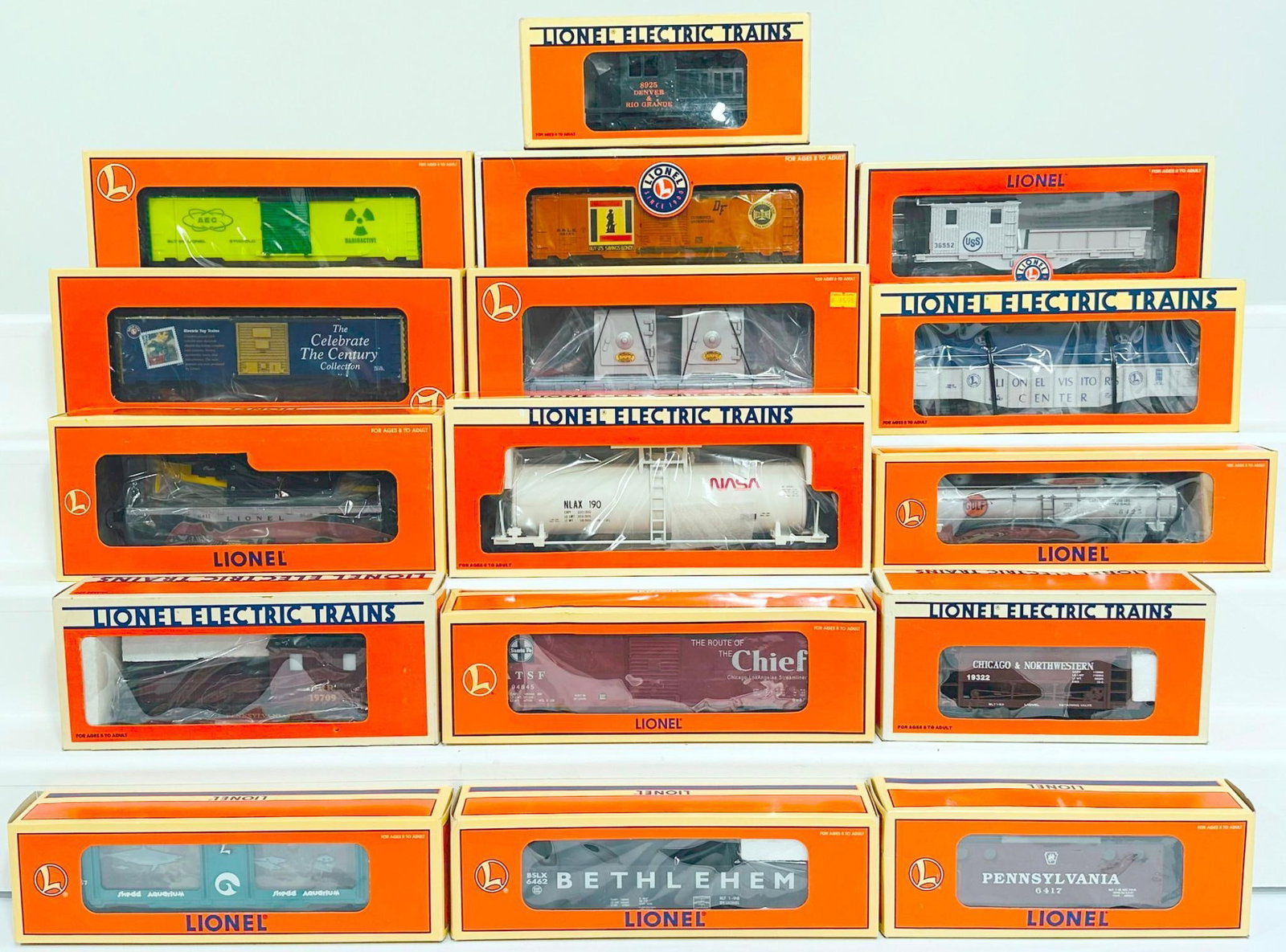 Lionel Modern O Gauge Sixteen (16) Assorted Freight Cars Boxed (1 of 8)