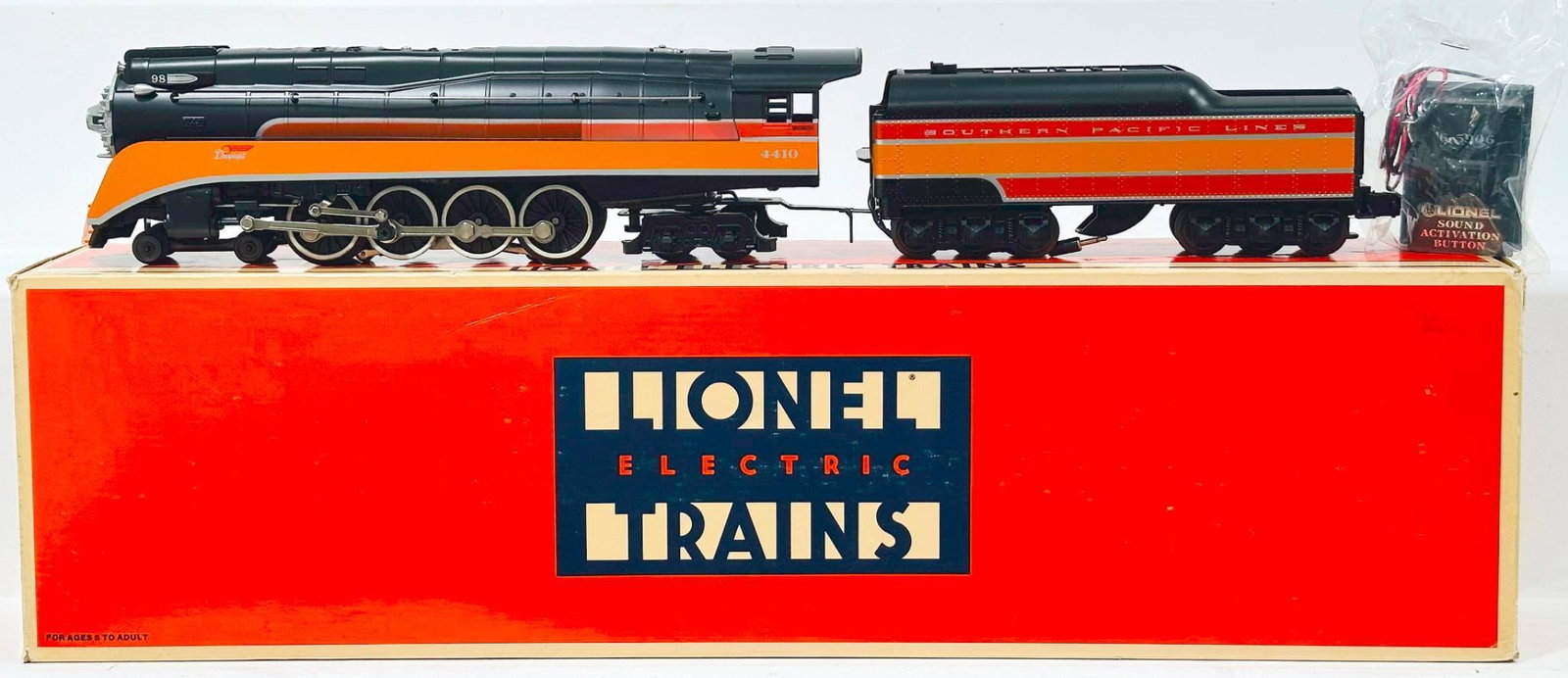 Lionel Modern O Gauge Southern Pacific GS - 2 Daylight 4 - 8 - 4 Locomotive and Tender Boxed: Lionel Modern O Gauge Southern Pacific GS - 2 Daylight 4 - 8 - 4 Locomotive and Tender Boxed, in C8 or better and with its original box.