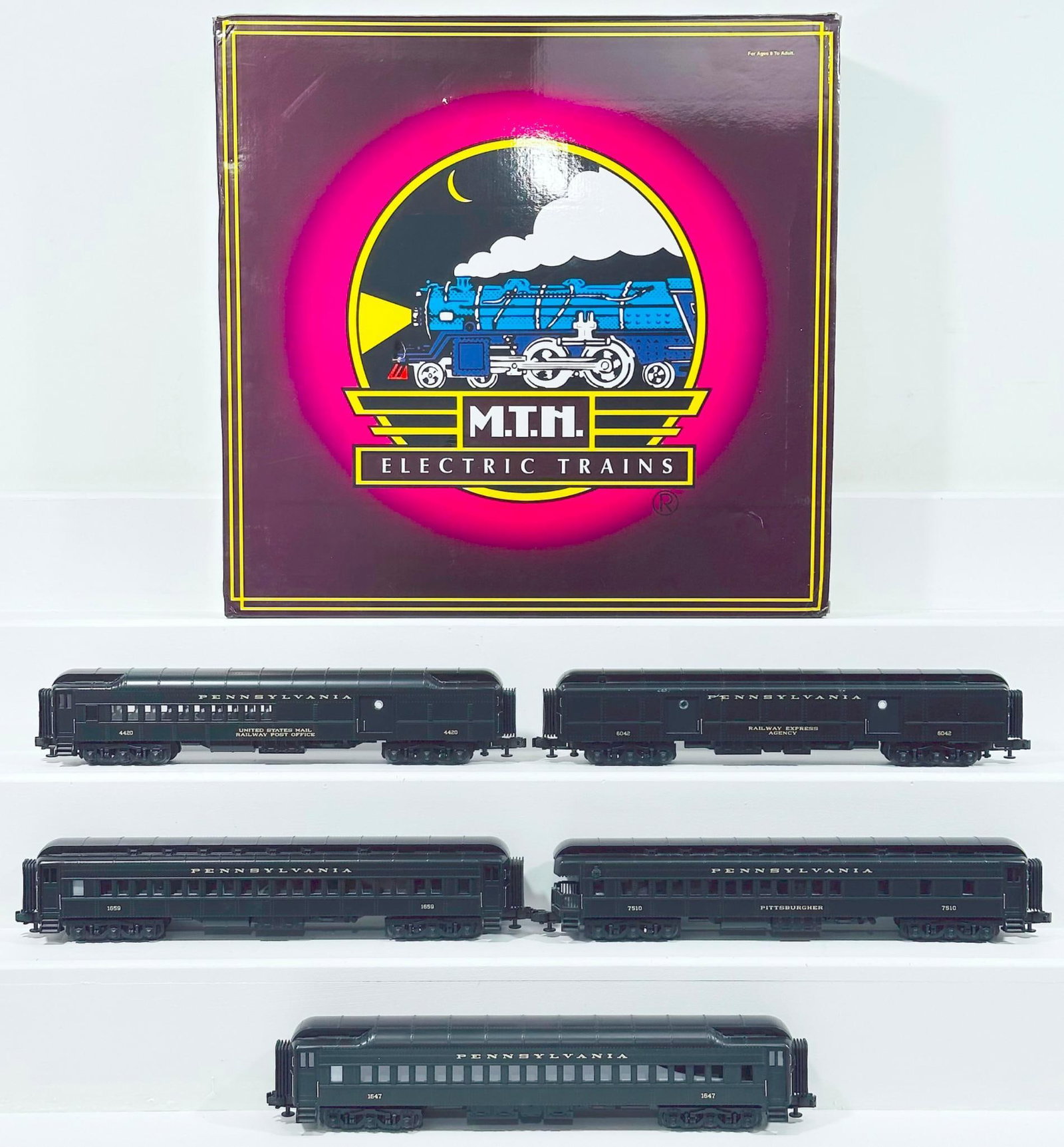 MTH Modern O Gauge Pennsylvania 70 foot Madison Passenger 5 Car Set Boxed: MTH Modern O Gauge Pennsylvania 70 foot Madison Passenger 5 Car Set Boxed, in C9 and with its original box.