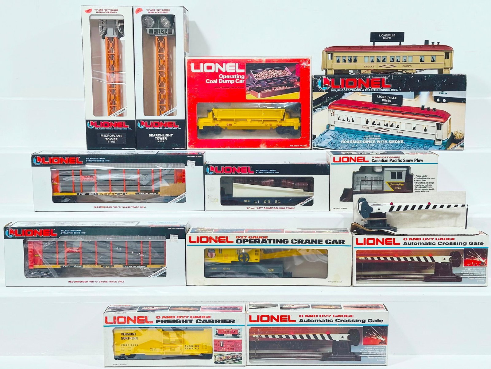 Lionel Modern O Gauge Canadian Pacific Snowplow and Six (6) Assorted Accessories and Freight Cars (1 of 8)
