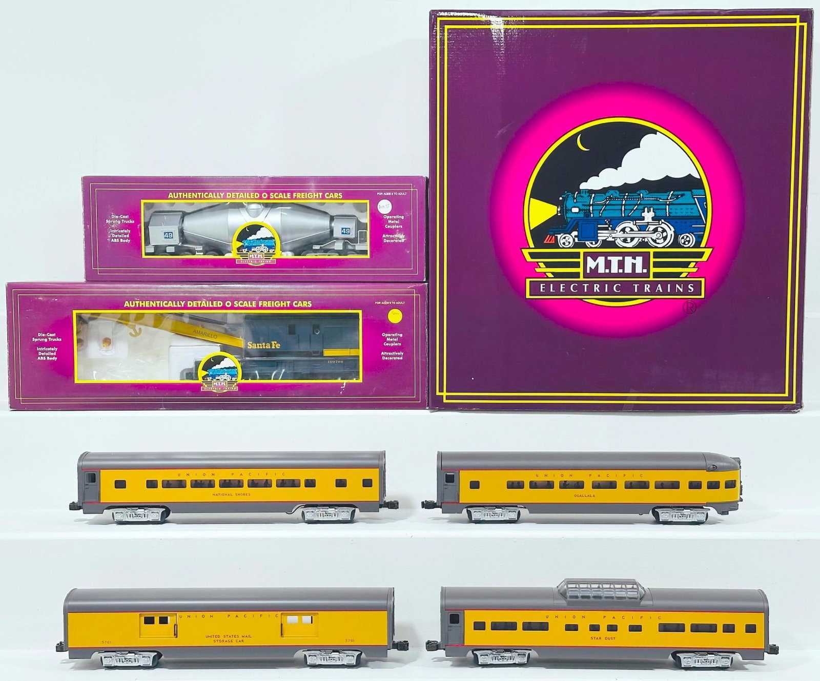 MTH Modern O Gauge Union Pacific Painted 4 Car Passenger Set Boxed and Santa Fe Crane Car and Silver (1 of 9)