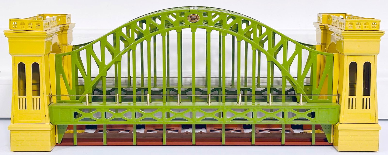 MTH Modern Standard Gauge 300 Hellgate Bridge cream and green: MTH Modern Standard Gauge 300 Hellgate Bridge cream and green, in C7 plus to C8 minus or better.