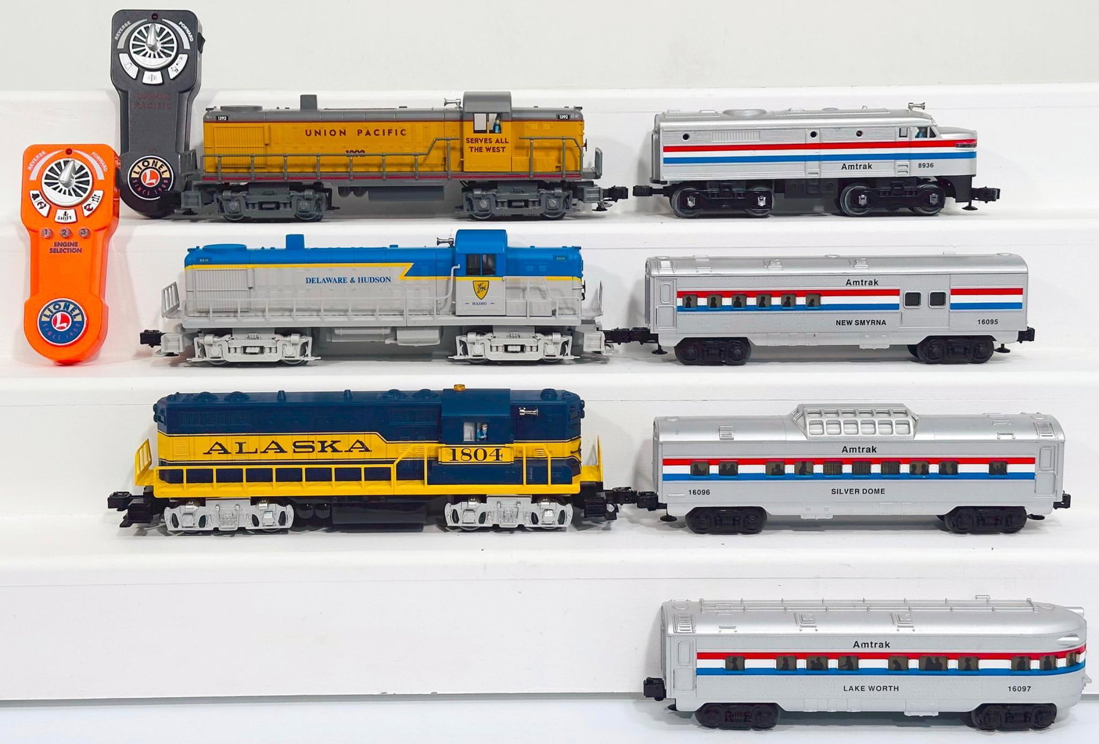 Lionel Modern O Gauge Amtrak Passenger Set/Lionel Diesel Locomotive Switcher/Atlas Union Pacific (1 of 8)