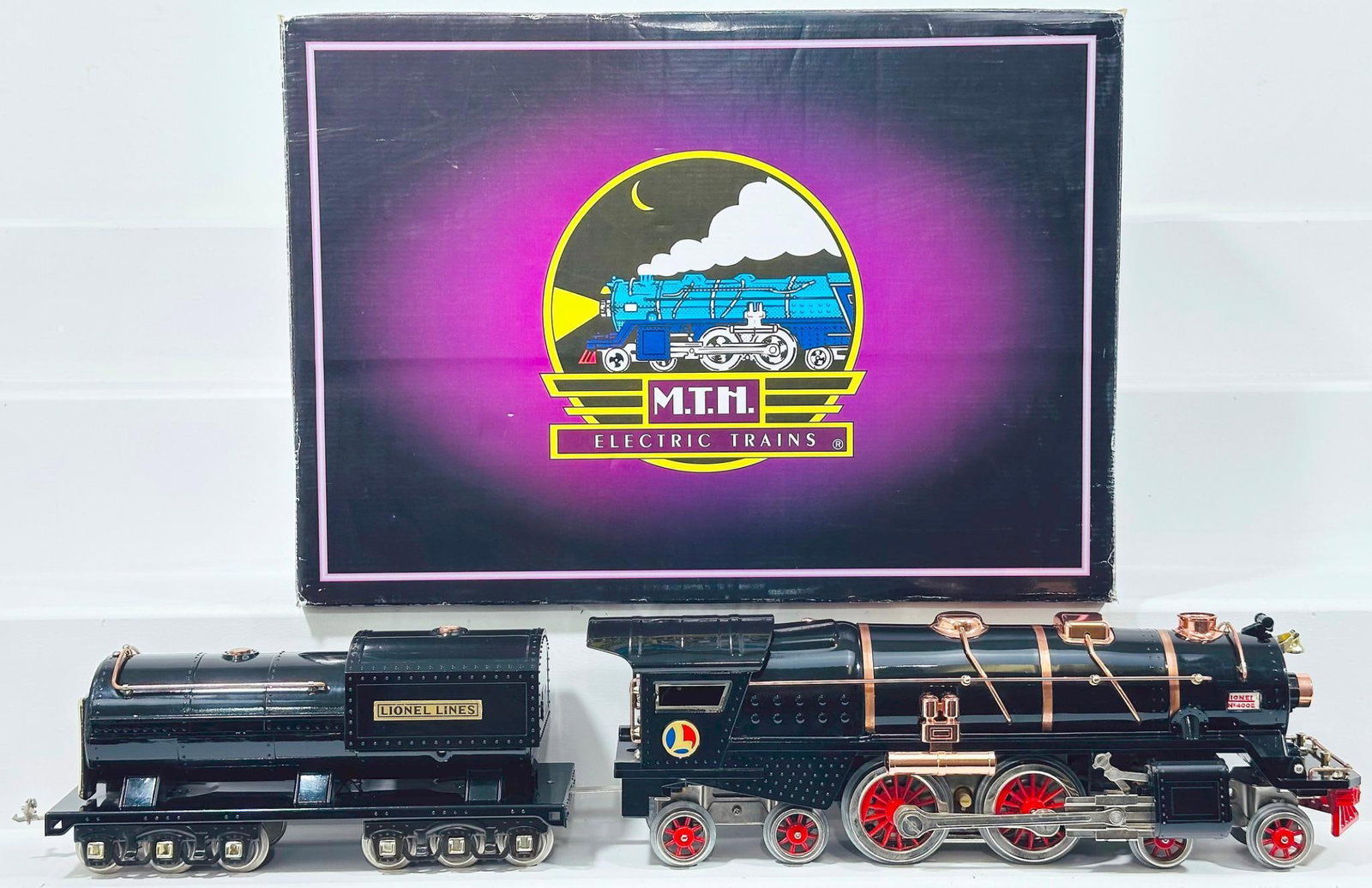 MTH Modern Tinplate Traditions Standard Gauge 400E black with brass trim Locomotive and Tender Boxed: MTH Modern Tinplate Traditions Standard Gauge 400E black with brass trim Locomotive and Tender Boxed, in C9 and with its original box.