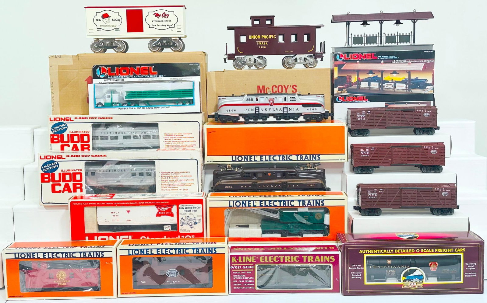 Lionel Modern O Gauge PRR GG - 1 Locomotive - Budd Power Passenger Car and Budd Baggage Car Dummy - (1 of 11)