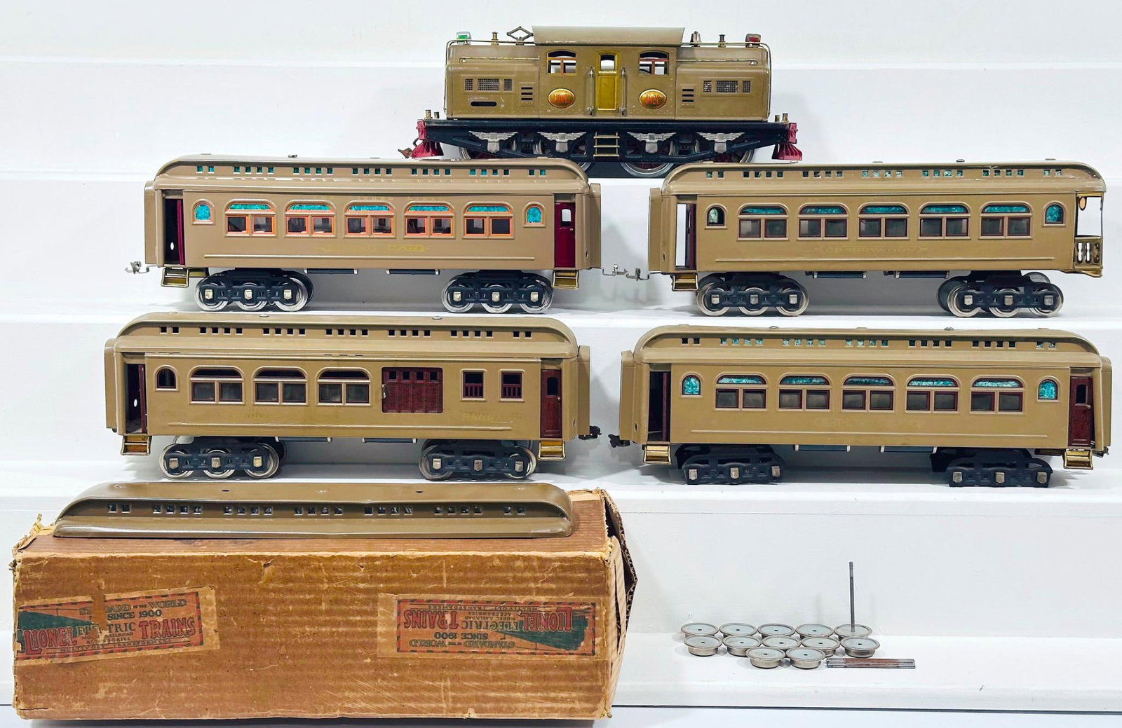 Lionel Prewar Standard Gauge 431 - 418 - 419 - 490 Mojave Passenger Cars and 402E Mojave Electric (1 of 10)