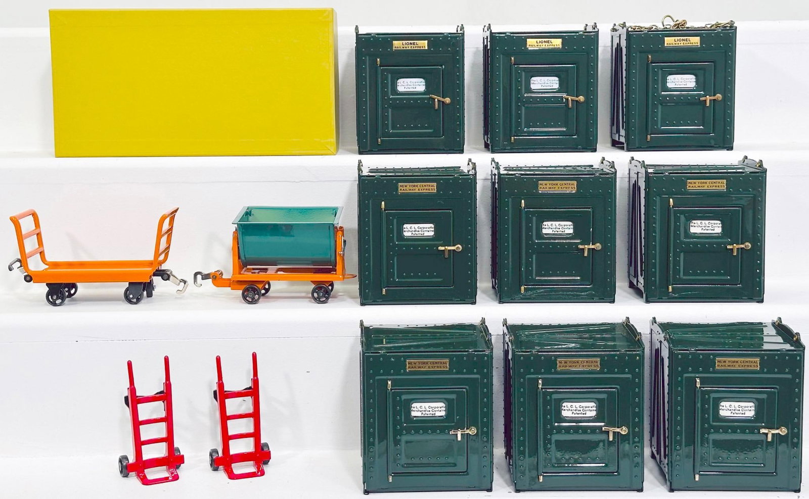 MTH Modern Standard Gauge LCL Merchandise Containers X9 and 163 Freight Station Set (1 of 6)