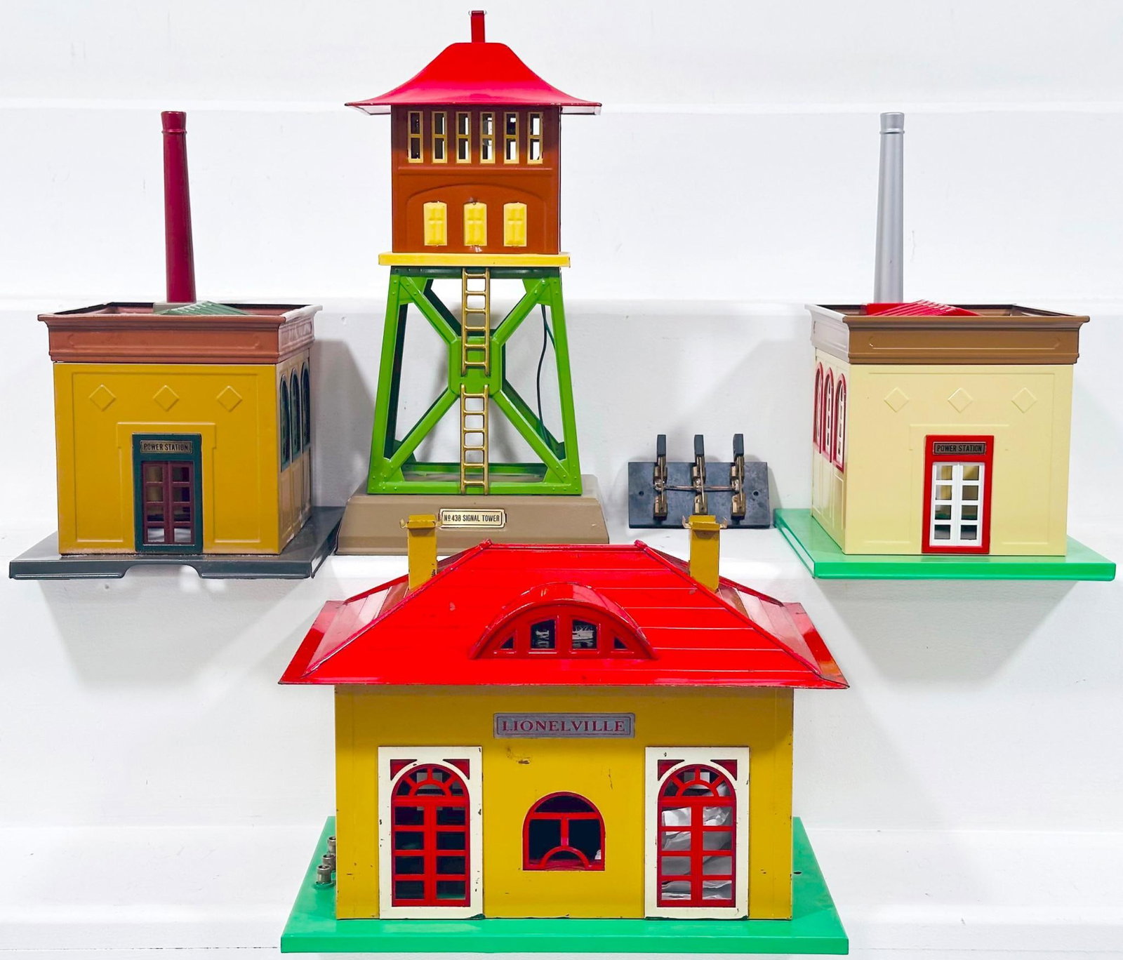 Lionel Prewar 437 Switch Tower/435 Powerhouse/436 Powerhouse/ 126? Station (1 of 6)