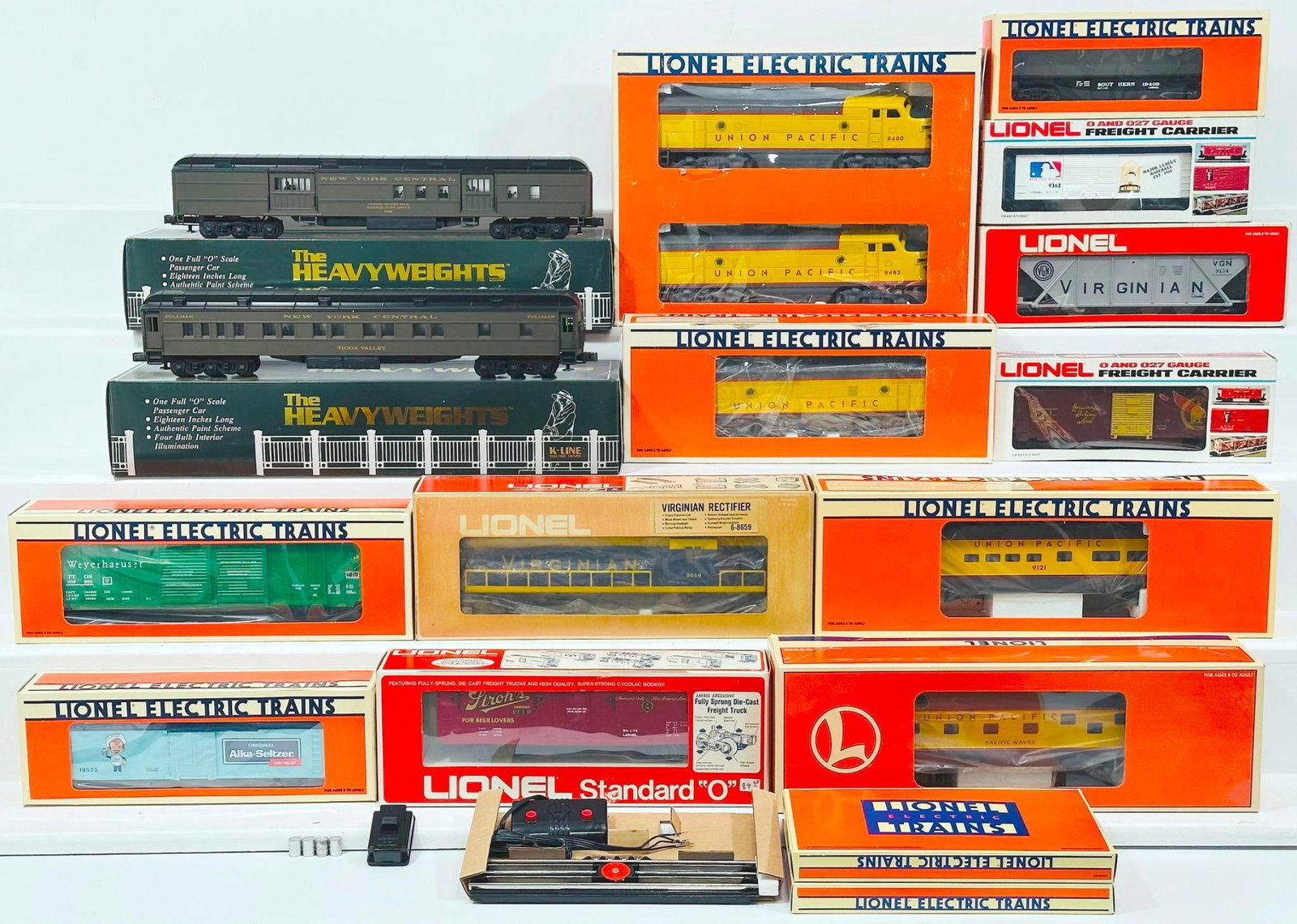 Lionel Modern O Gauge Seven (7) Assorted Freight Cars and Union Pacific F - 3 A - A Diesel Units and (1 of 15)
