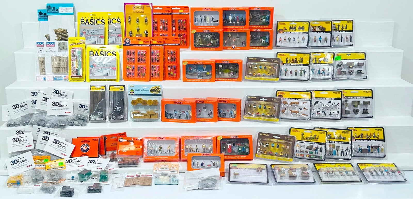 Lionel and MTH Modern Assorted Smalls Boxed: Lionel and MTH Modern Assorted Smalls Boxed, each in C9 and each with its original packaging. Please review the pictures closely for what you are purchasing in this Lot. There are no returns with this