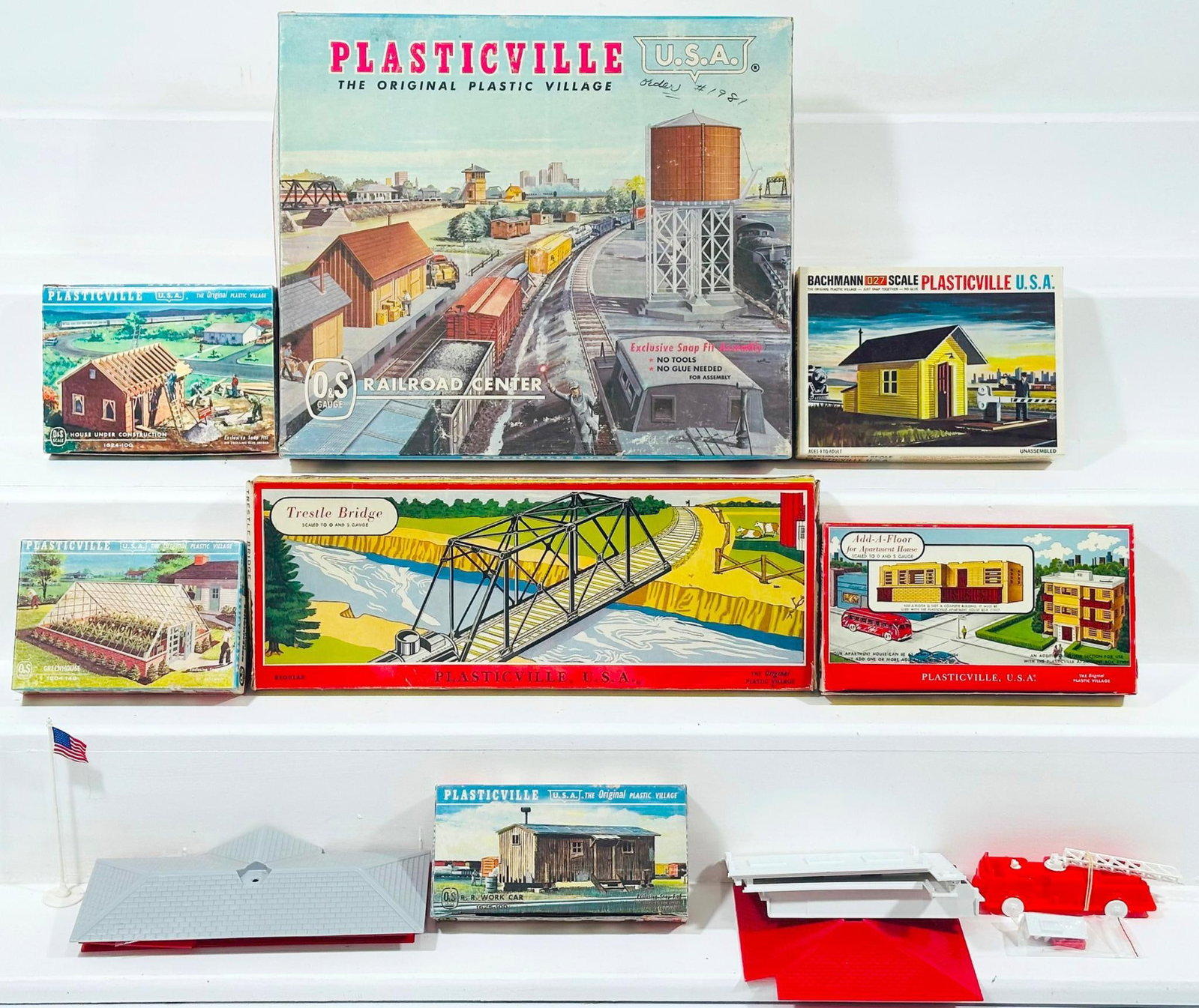 Bachmann/ Plasticville Postwar and Modern O Gauge Seven (7) Assorted Kits Boxed and Two (2) Assorted (1 of 6)