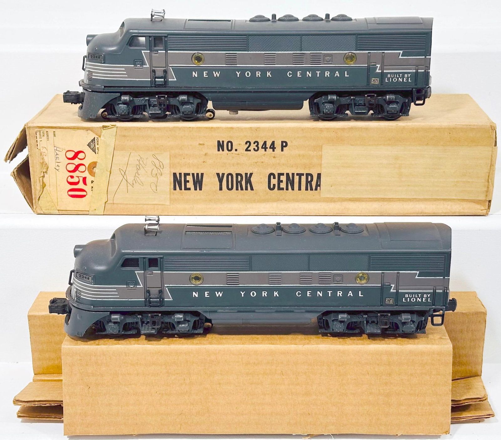 Lionel Postwar O Gauge 2344 New York Central Powered Unit and 2344 New York Central Unpowered Unit: Lionel Postwar O Gauge 2344 New York Central Powered Unit and 2344 New York Central Unpowered Unit, each in C7 and one (1) original box included.