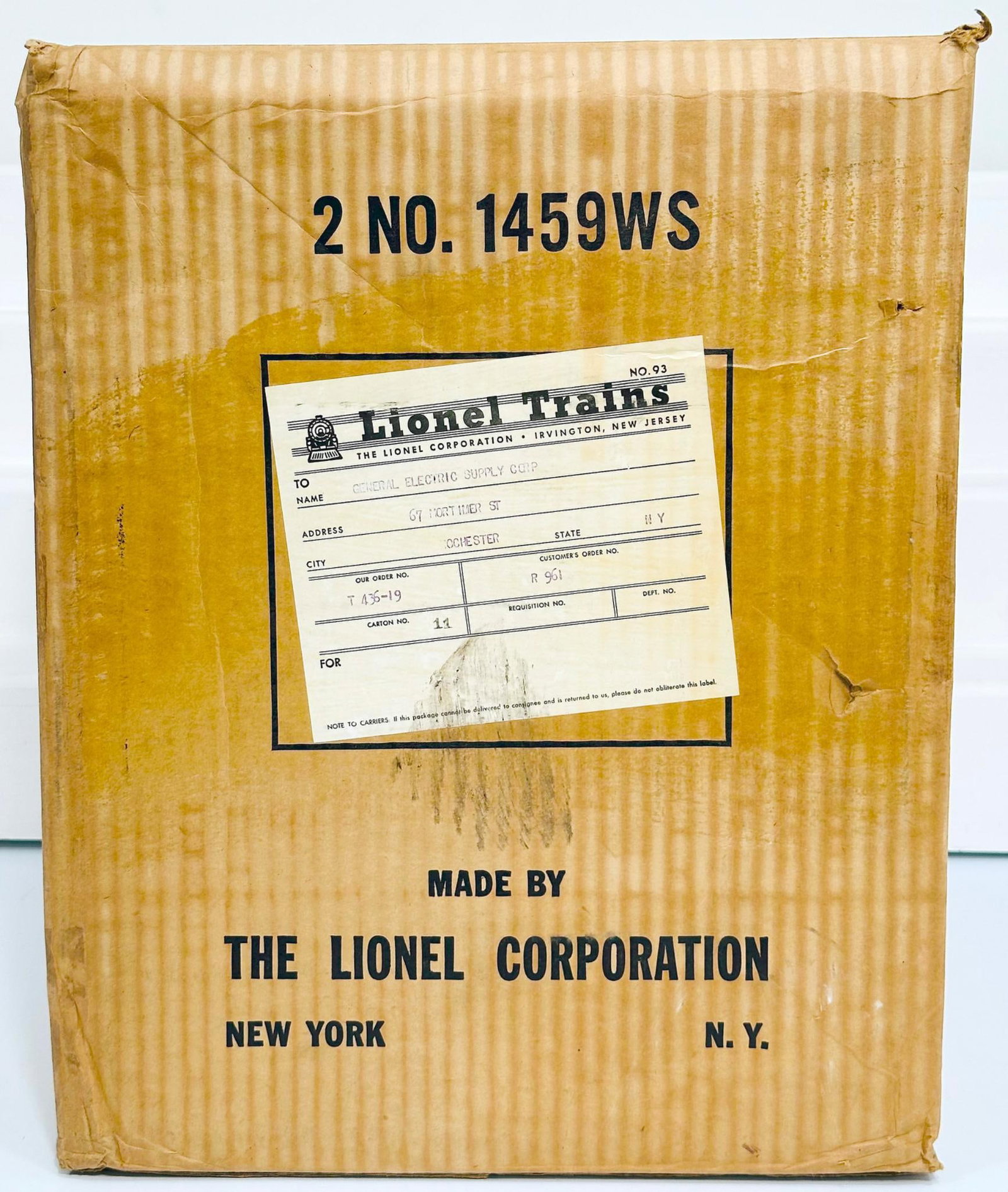 Lionel Postwar O Gauge Master Carton for 2 No. 1459WS Set Box only: Lionel Postwar O Gauge Master Carton for 2 No. 1459WS Set Box only, showing moderate wear - missing some top flaps. This Lot is for the original Master Carton only and no toy train contents.