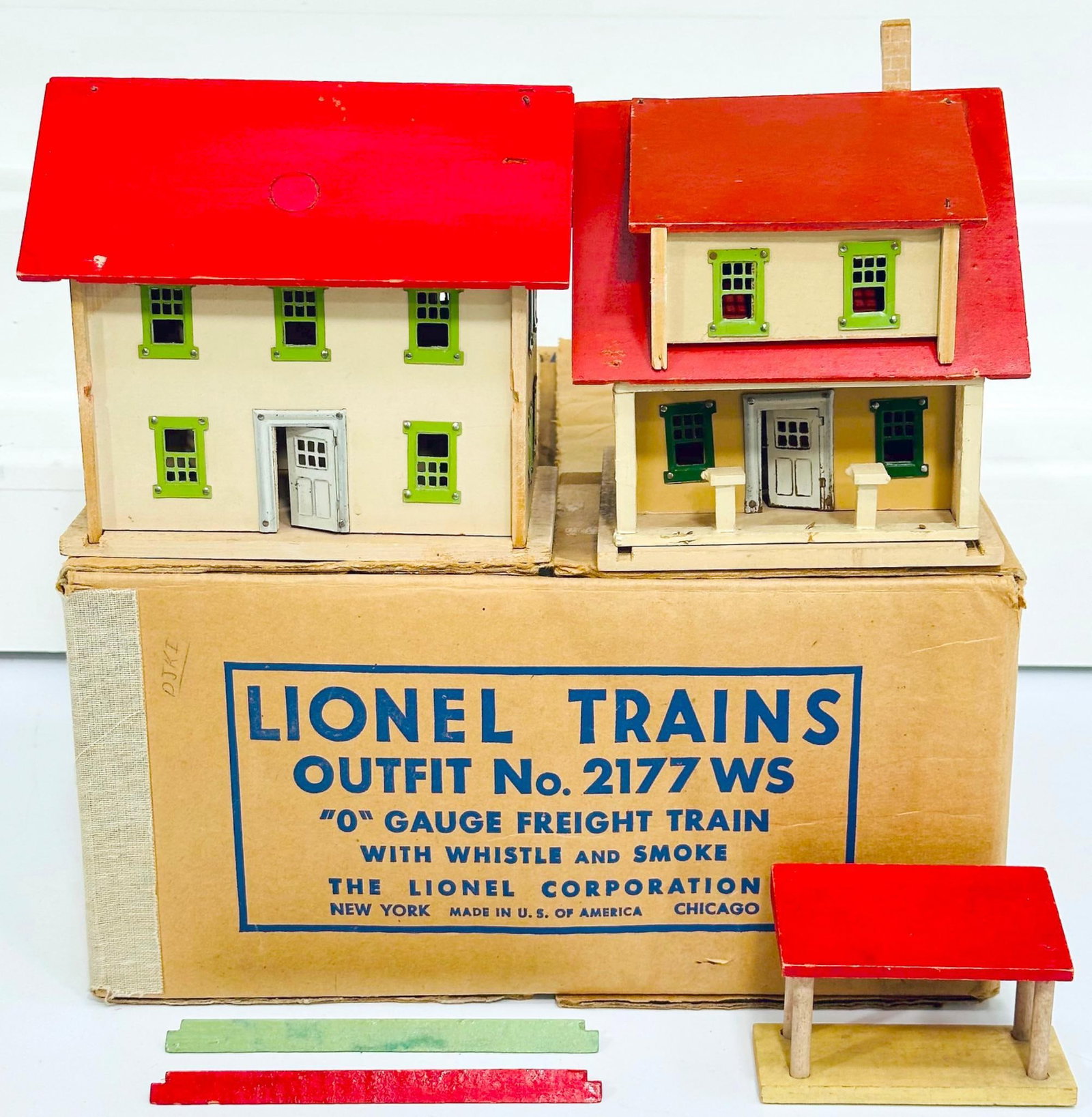 Lionel Postwar O Gauge Outfit No. 2177WS original Set Box only from 1952: Lionel Postwar O Gauge Outfit No. 2177WS original Set Box only from 1952, showing light to moderate wear. This Lot is for original Set Box only and no Toy train contents, although three (3) handmade s
