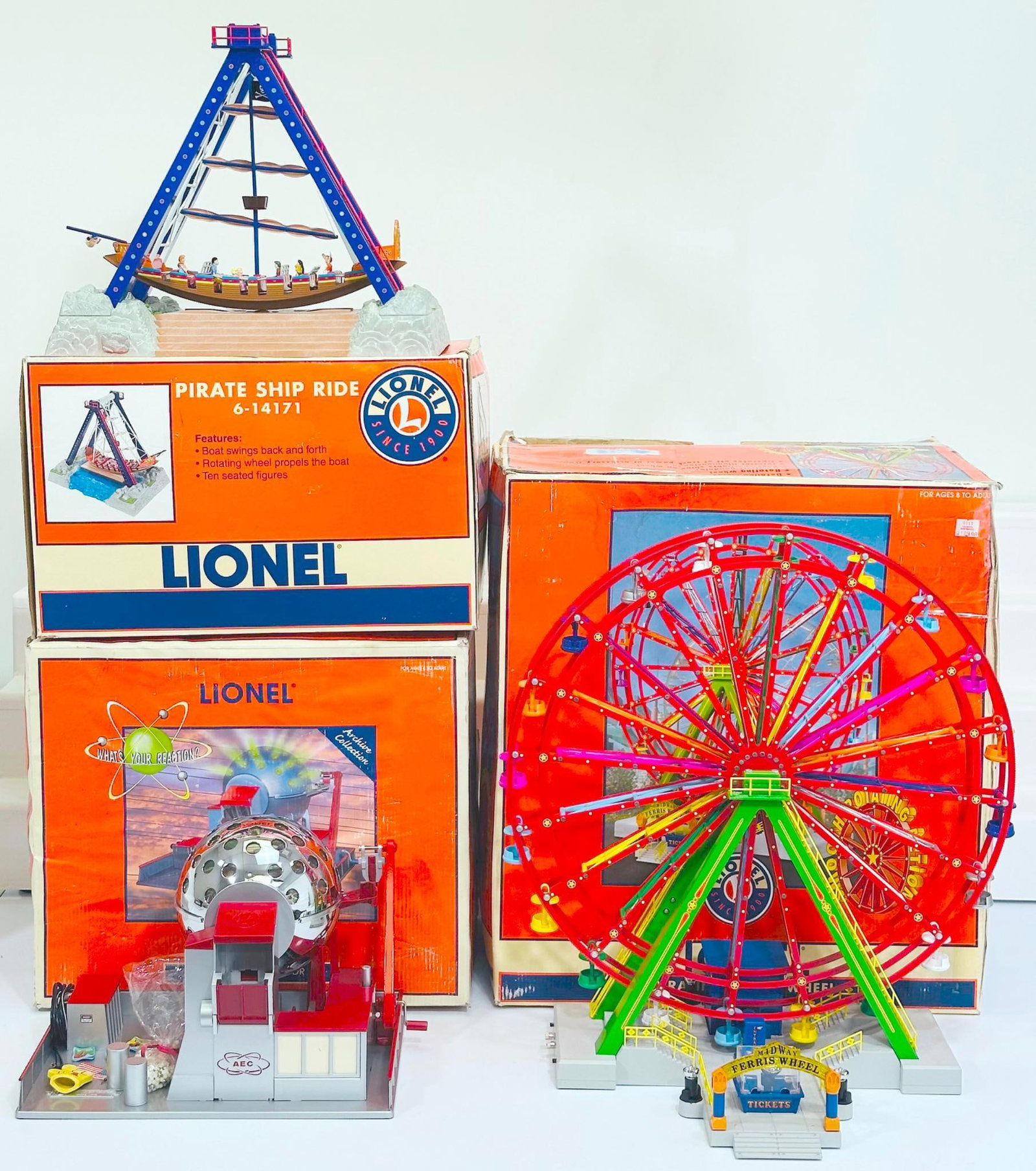 Lionel Modern O Gauge Operating Ferris Wheel/463 Nuclear Reactor/Pirate Ship Ride Boxed (1 of 13)