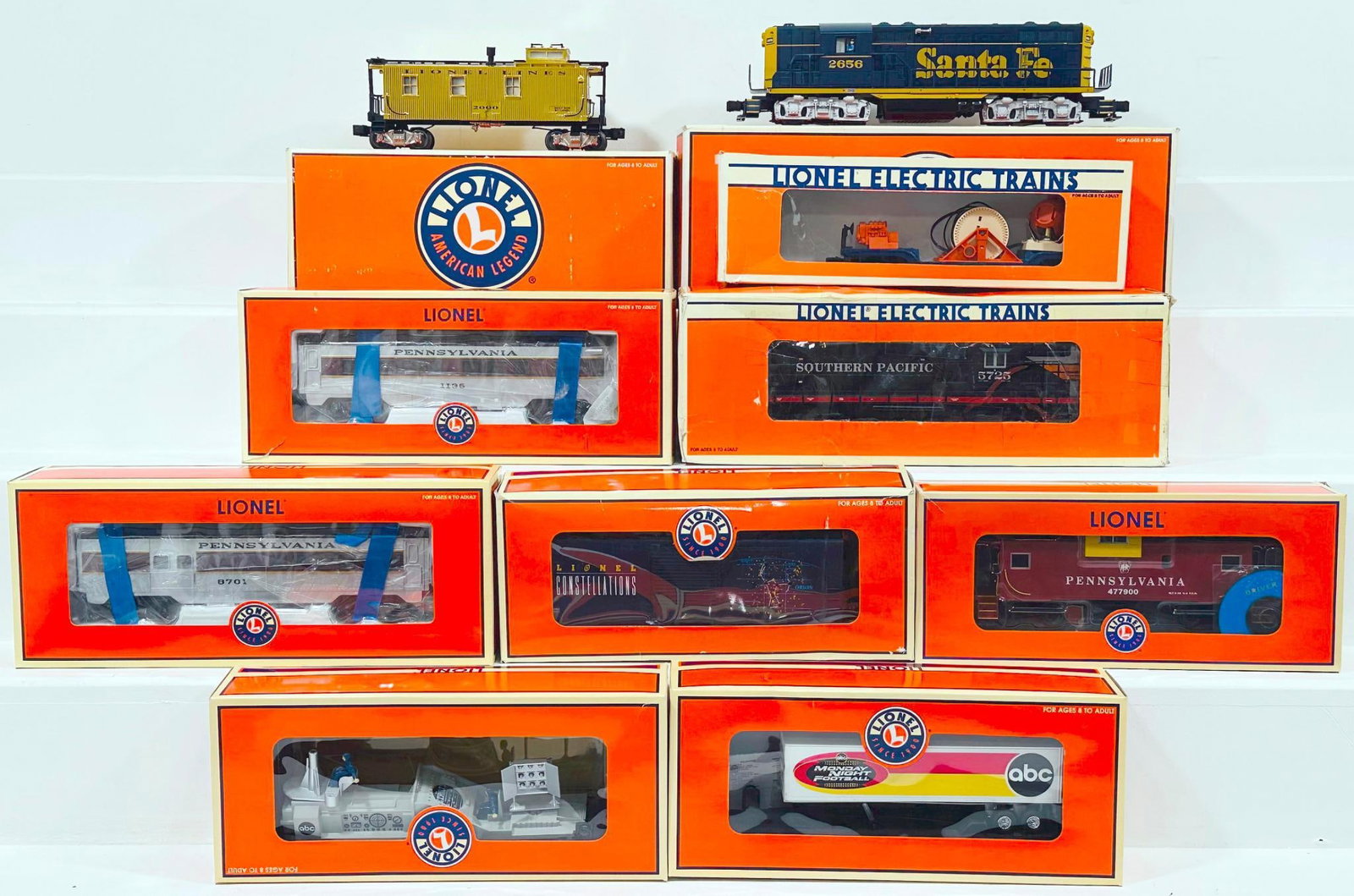 Lionel Modern O Gauge Ten (10) Assorted Freight Cars and Switchers Boxed (1 of 11)