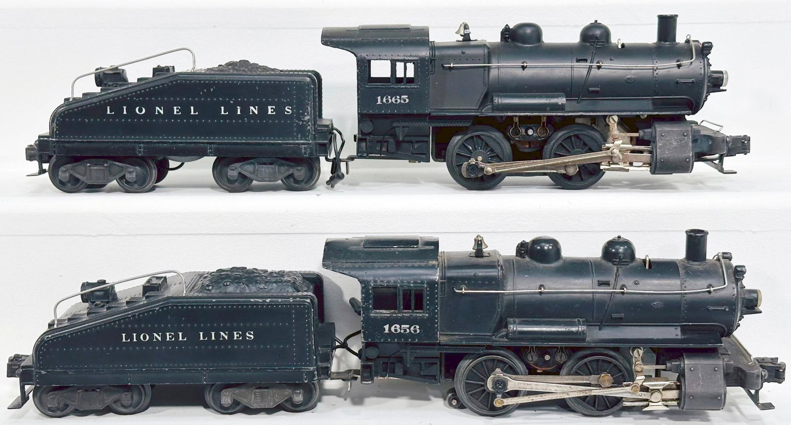 Lionel Postwar O Gauge 1656 Switcher and 1665 Switcher (1 of 6)