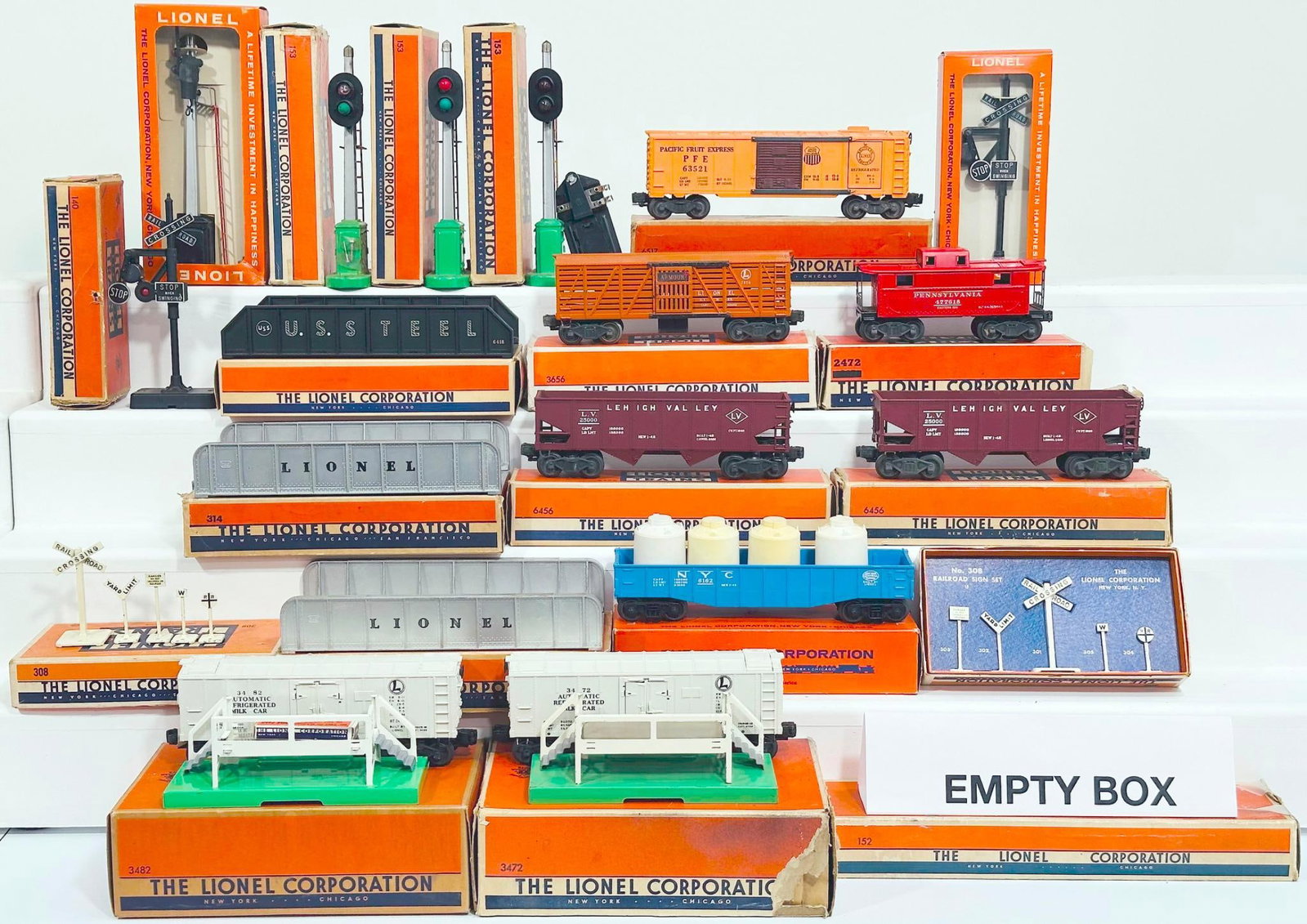 Lionel Postwar O Gauge Eight (8) Assorted Freight Cars (1 of 14)