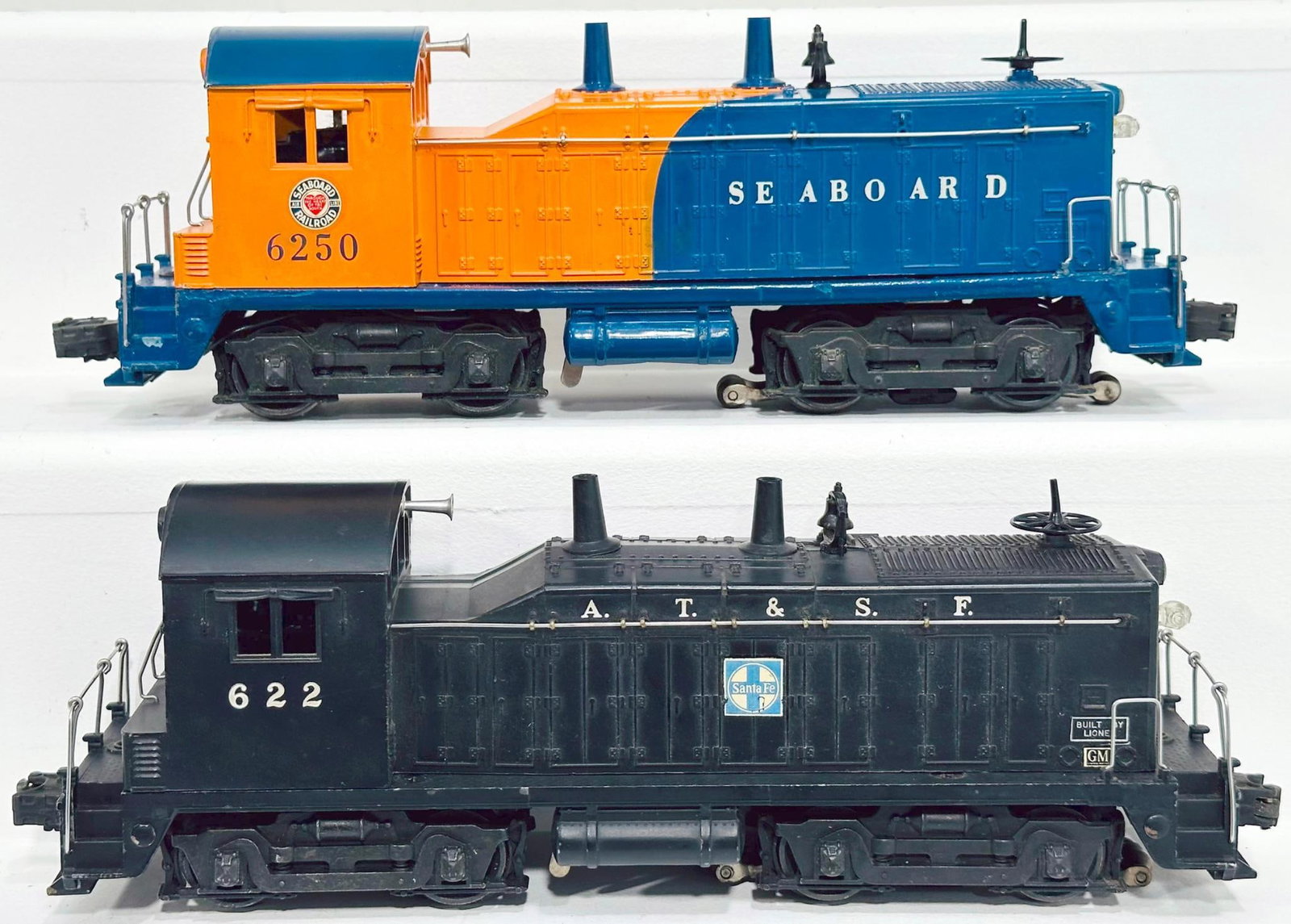 Lionel Postwar O Gauge 622 ATSF Switcher and 6250 Seaboard Switcher (1 of 6)