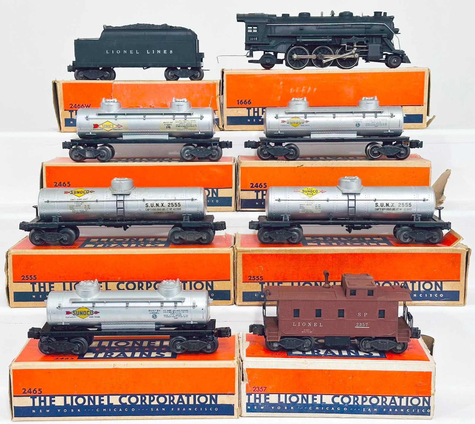 Lionel Postwar O Gauge Six (6) Assorted Freight Cars and 1666 Locomotive and 2466W Tender Boxed (1 of 8)