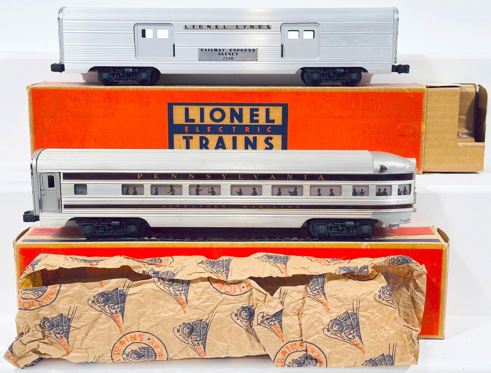 Lionel Postwar O Gauge 2530 Baggage Car and 2553 Canadian Pacific Illuminated Passenger Cars: Lionel Postwar O Gauge 2530 Baggage Car and 2553 Canadian Pacific Illuminated Passenger Cars, each in C7 or better and each with its original box.