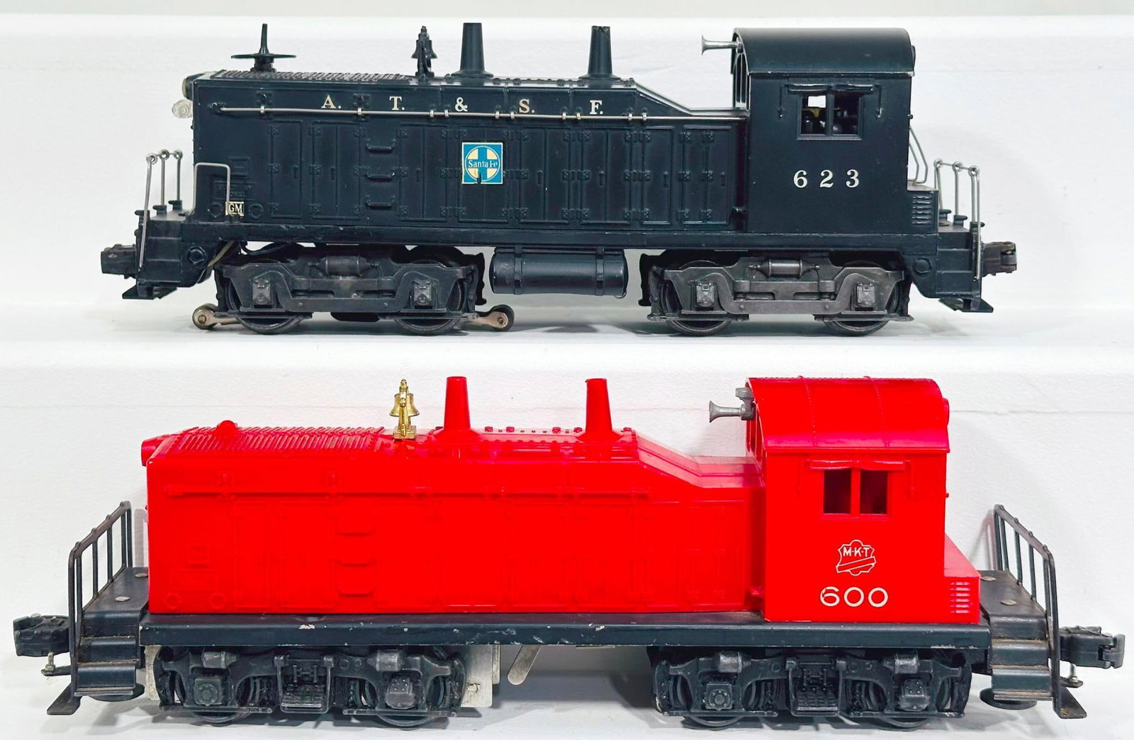 Lionel Postwar O Gauge 600 MKT Switcher and 623 ATSF Switcher: Lionel Postwar O Gauge 600 MKT Switcher and 623 ATSF Switcher, with the 623 in C7 and the 600 in C6 plus or better.