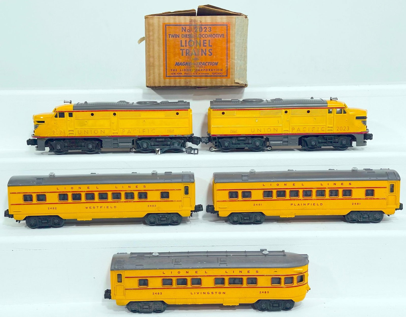 Lionel Postwar O Gauge 2023 Union Pacific yellow and gray roof Passenger Set Partially Boxed: Lionel Postwar O Gauge 2023 Union Pacific yellow and Gray Passenger Set Boxed, including the 2023 A - A Alco Diesels, each in C6 plus and with its original master carton box and including the 2481,