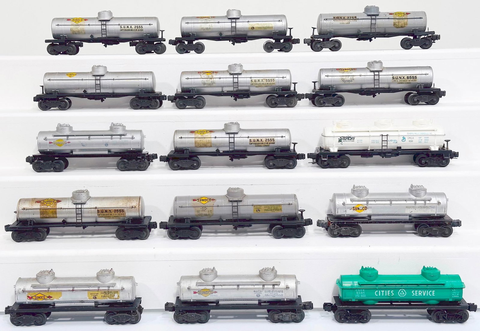 Lionel Postwar O Gauge Fifteen (15) Assorted Tank Cars: Lionel Postwar O Gauge Fifteen (15) Assorted Tank Cars, including 6045 in C7, 2855 in C7 minus, 6465 in C6, 9250 in C7, 2465 in C6, 2555 in C7, 6555 in C6 minus, 6555 in C5, 6465 in C7, 2555 in C5,