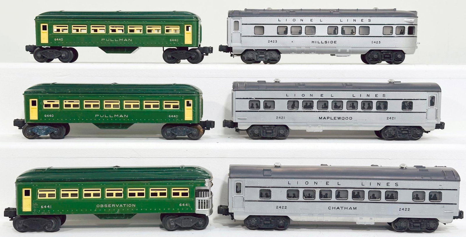 Lionel Postwar O Gauge 6442 - 6440 - 6441 Two-tone Green Passenger Cars and 2421 - 2423 - 2422 (1 of 6)