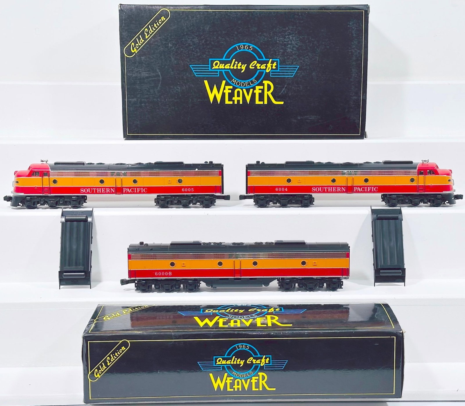 Weaver Models Modern O Gauge SP Daylight MD E - 8 A - A Diesel Units with PS 1.0 and SP Daylight MD: Weaver Models Modern O Gauge SP Daylight MD E - 8 A - A Diesel Units with PS 1.0 and SP Daylight MD E- 8B Diesel Unit, each in C9 and each with its original box.
